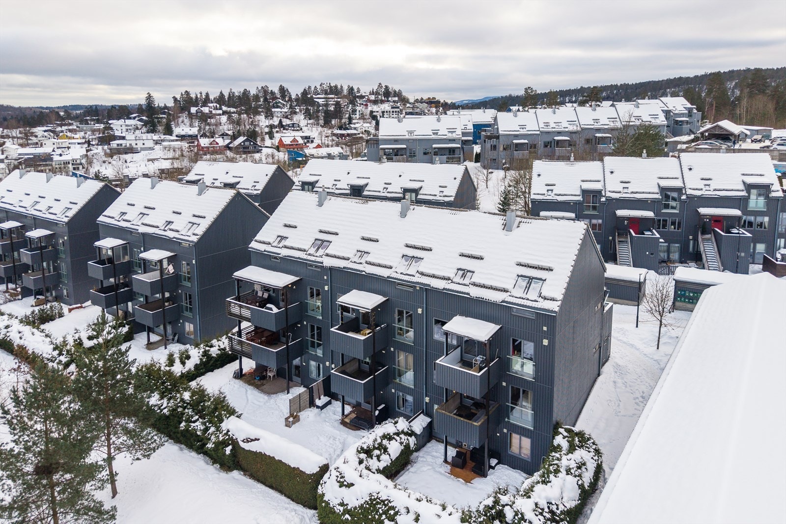 Korpåsen er et populært område på Gullhella i Asker, med nærhet til marka, skoler og barnehager, fjorden, slalåmbakke, lysløyper og offentlig kommunikasjon. Galleribilde