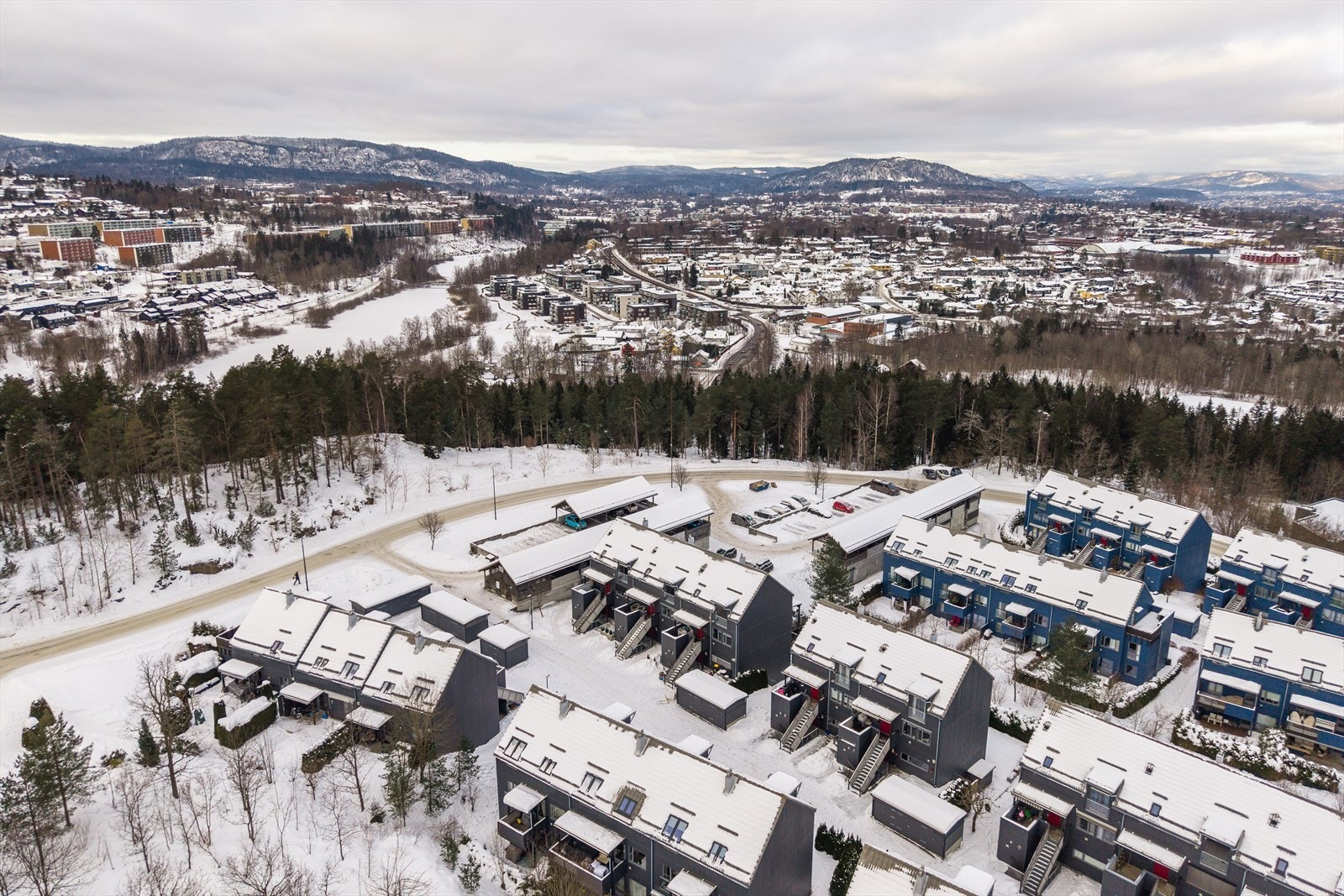 For den som trives i skog og mark, grenser området til Vardåsen, med noen av Askers beste tur- og skiløyper rett i nærheten. Galleribilde
