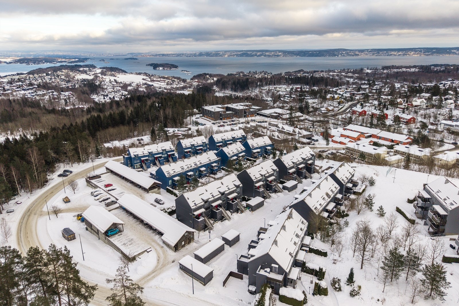 Vardåsen skisenter ligger i gangavstand fra boligen og er et populært tilbud vinterstid. Galleribilde