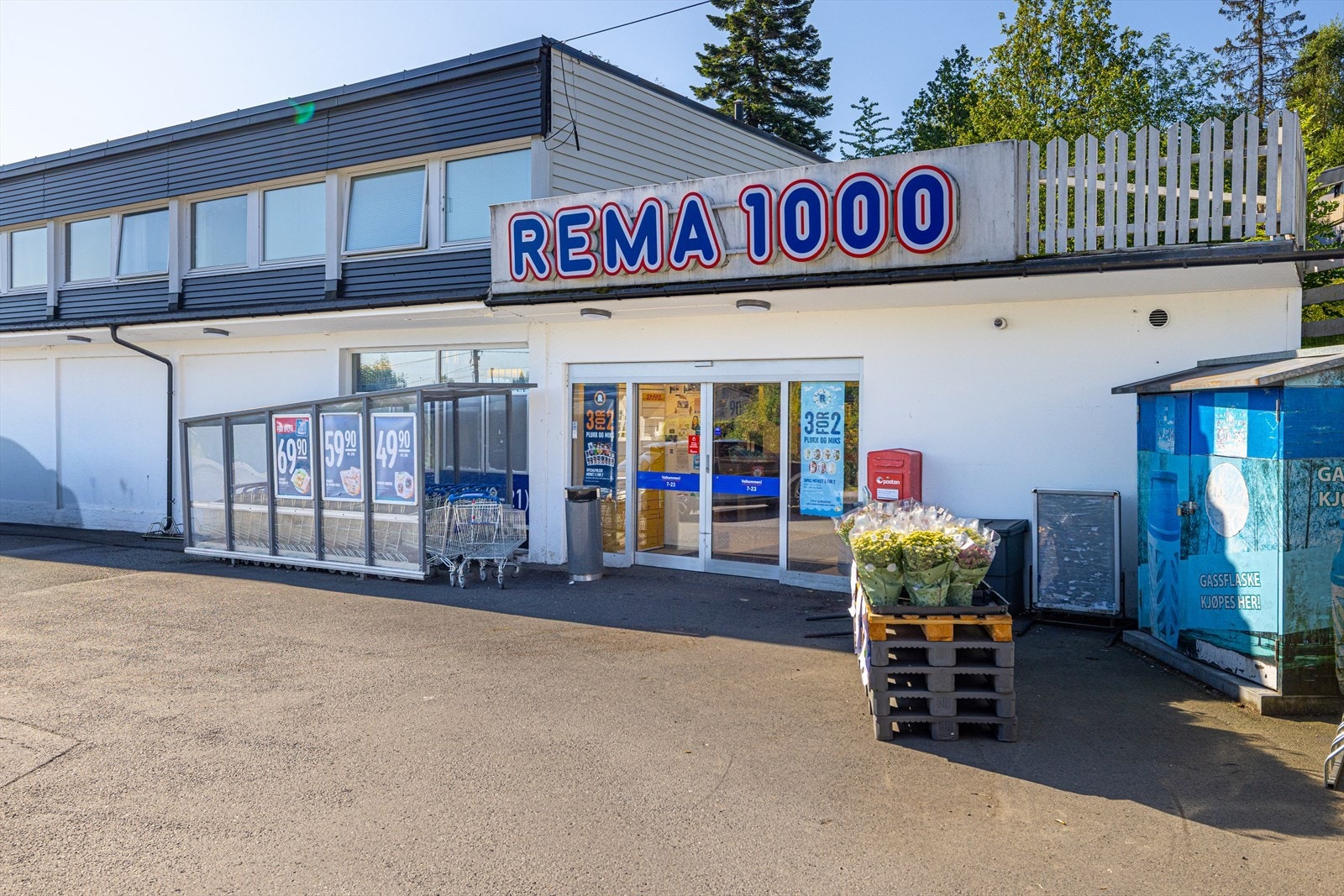 Gullhella Rema 1000. Galleribilde