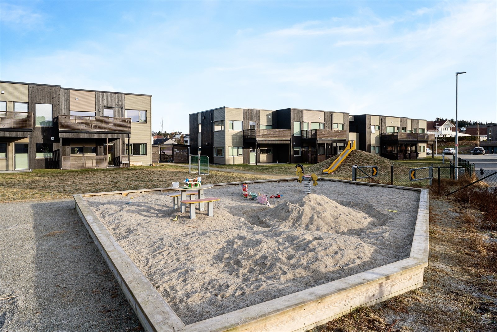 Lekeplass for barna i umiddelbar nærhet til leiligheten Galleribilde