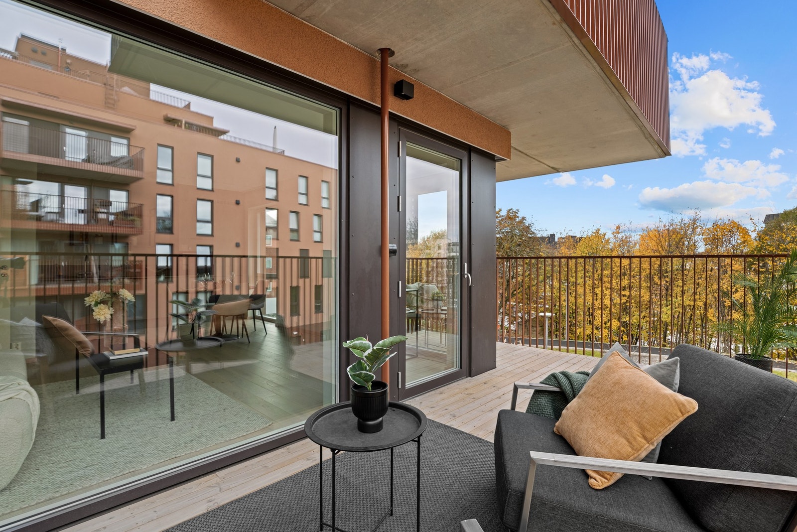 Syd-vest vendt hjørnebalkong på hele 15kvm med gode solforhold og flott utsyn Galleribilde