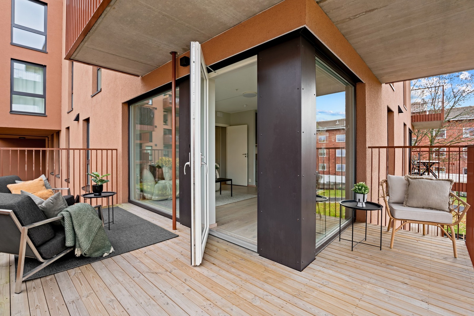 Syd-vest vendt hjørnebalkong på hele 15kvm med gode solforhold og flott utsyn Galleribilde