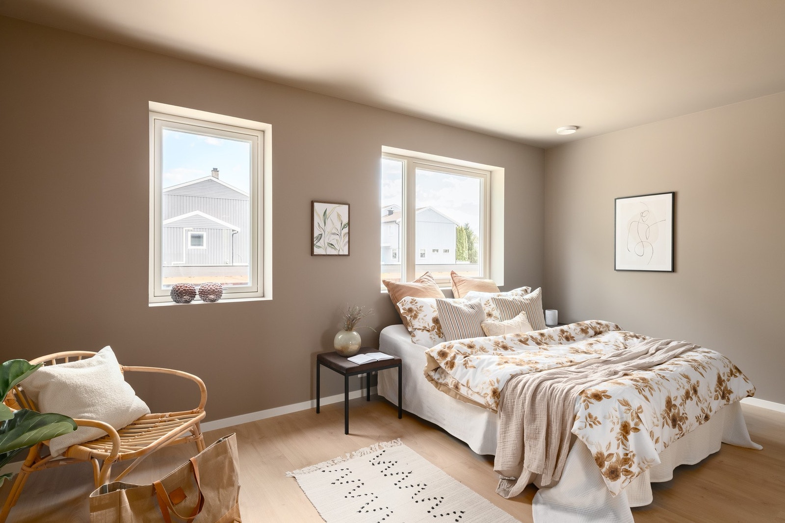 Vegger i gips med moderne, listefri utførelse i tak og hjørner. Galleribilde