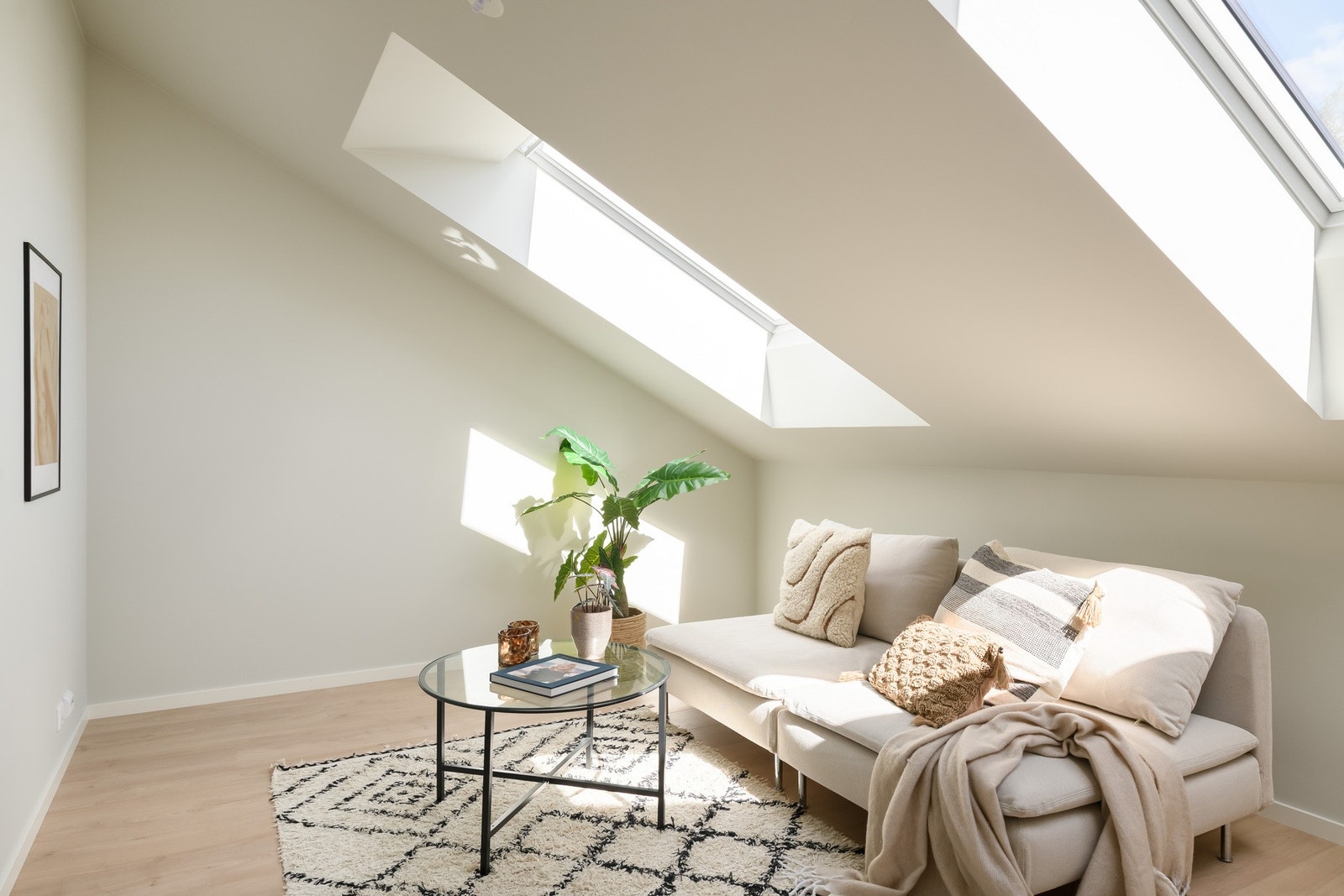 Store takvinduer gir rikelig med naturlig lys til loftsetasjen. Galleribilde