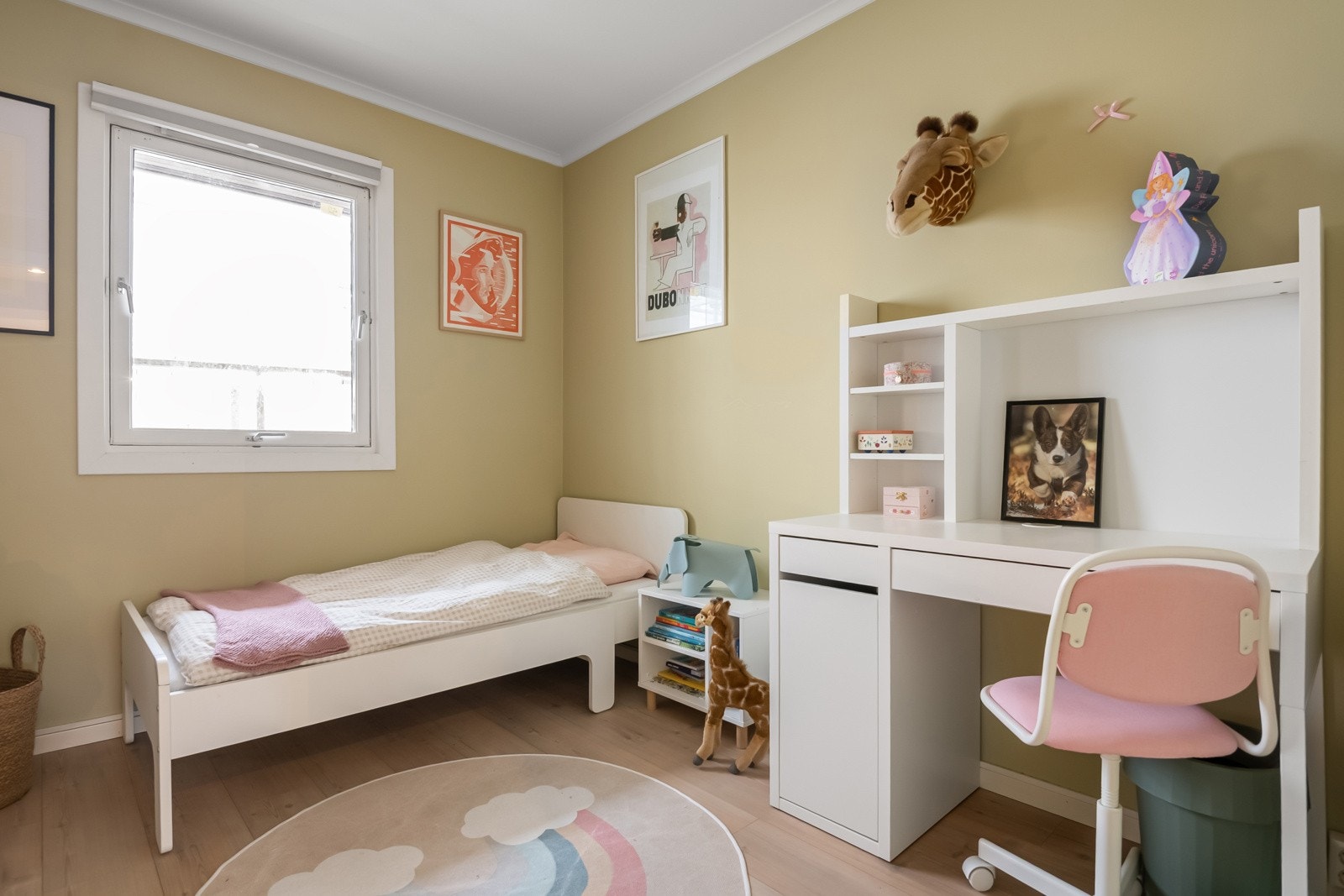 Det andre soverommet egner seg godt som barnerom, gjesterom eller hjemmekontor. Galleribilde