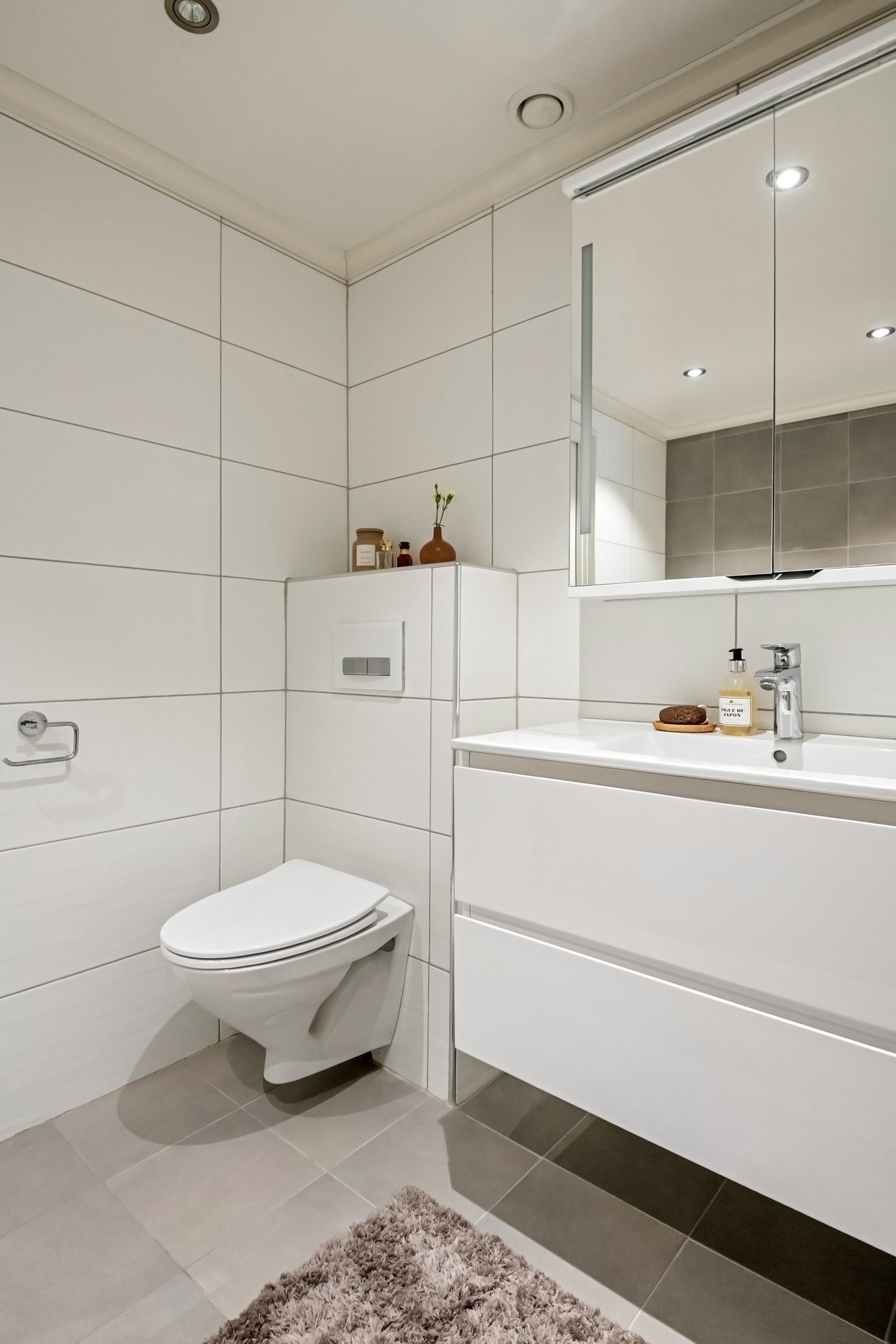 Rommet fremstår funksjonelt og velholdt, med gode flater og behagelig belysning. Galleribilde