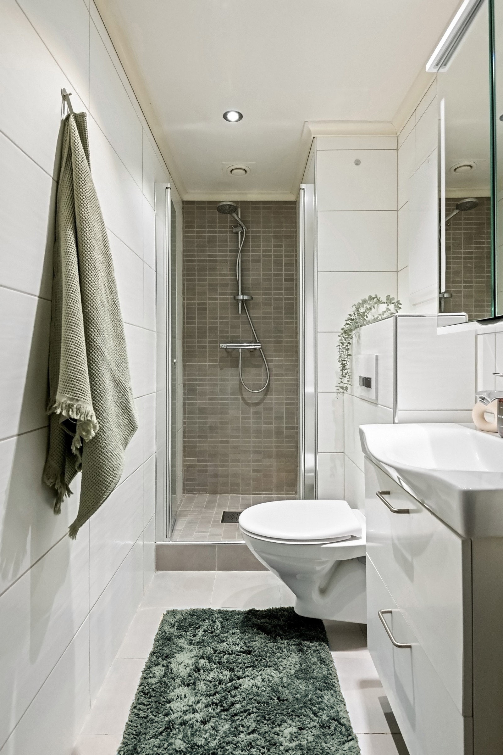 Leiligheten har også et ekstra baderom, noe som gir økt komfort i hverdagen. Galleribilde