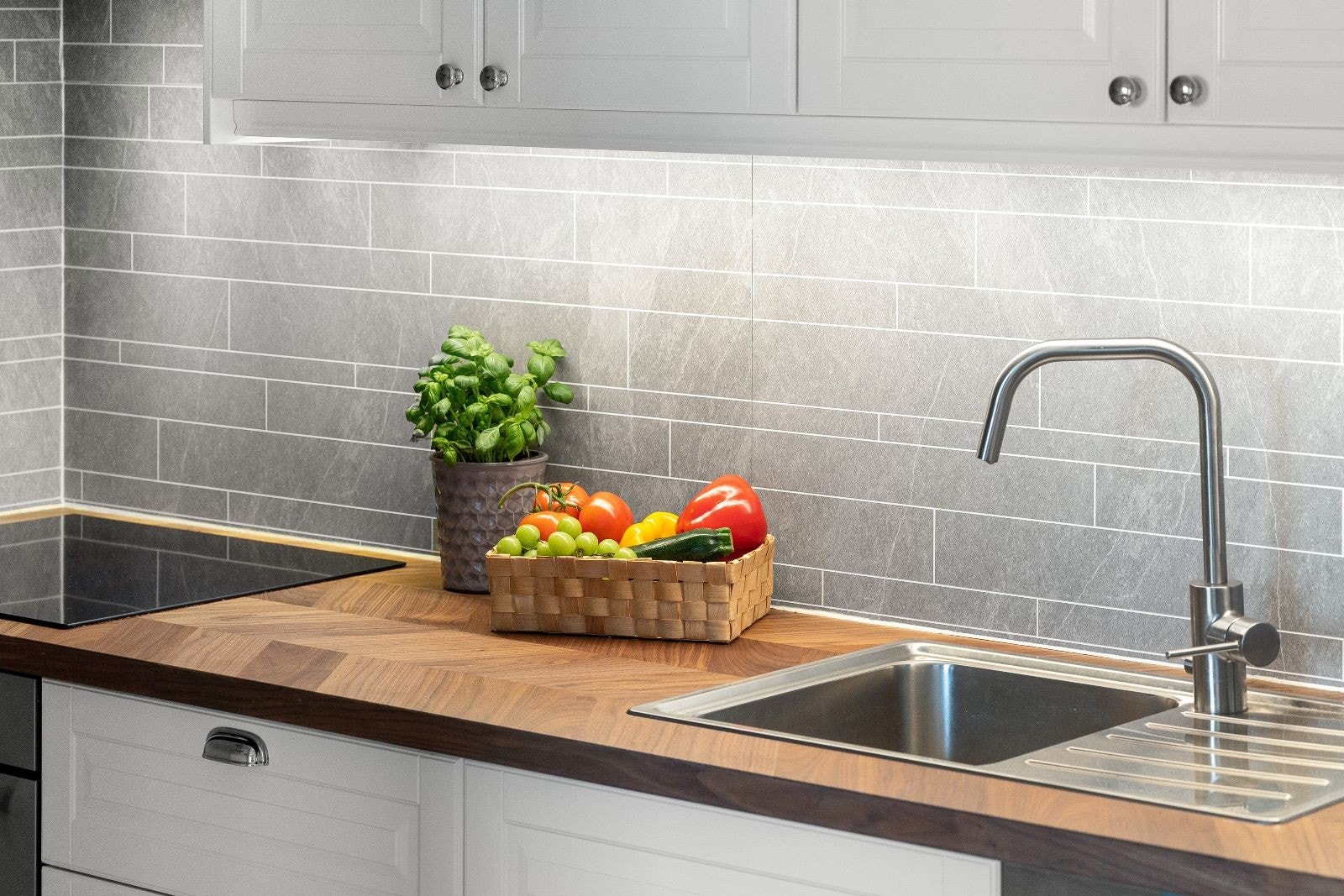 Komfyr, steketopp og oppvaskmaskin medfølger Galleribilde