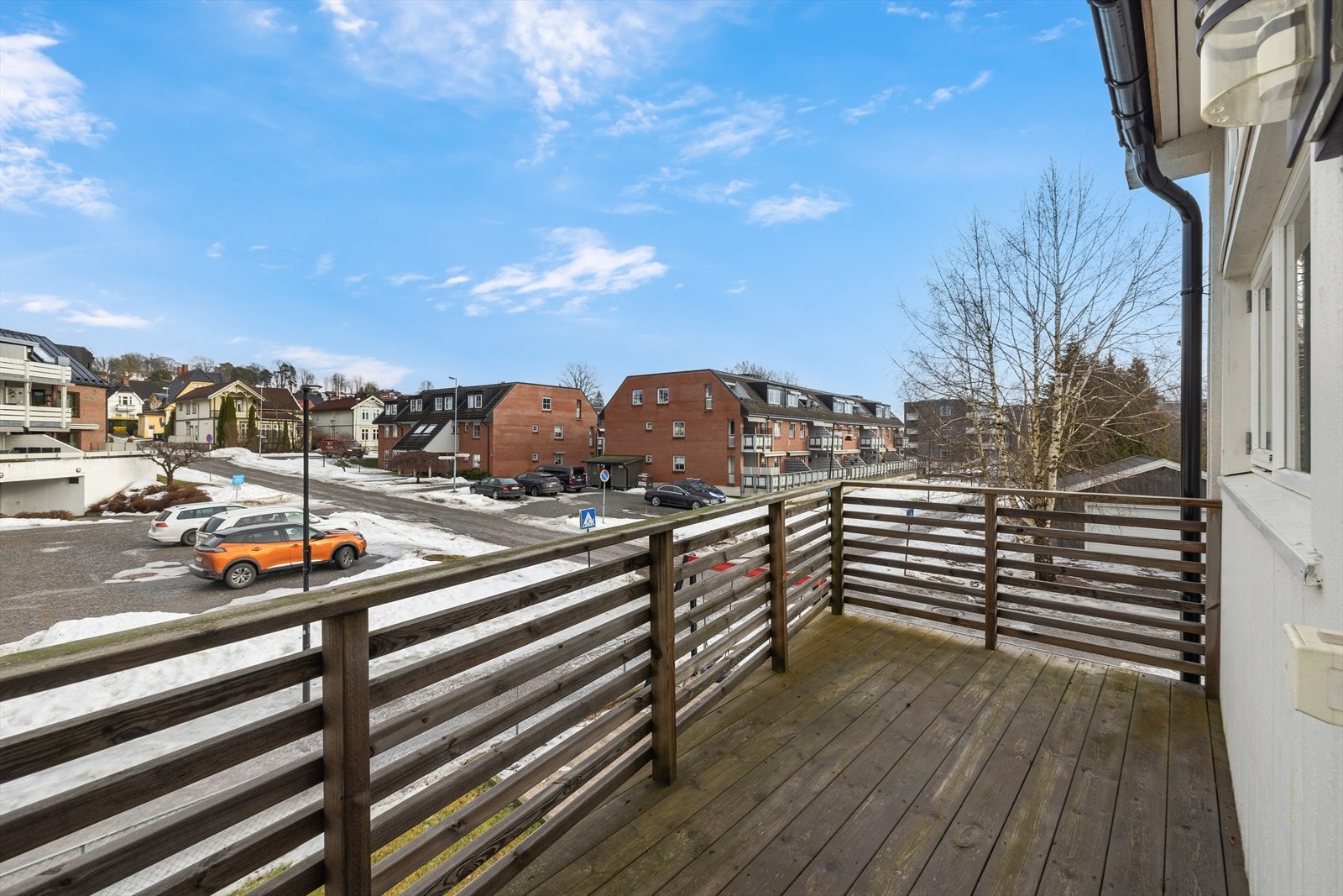 Fra balkongen har man utsikt over nærområdet Galleribilde