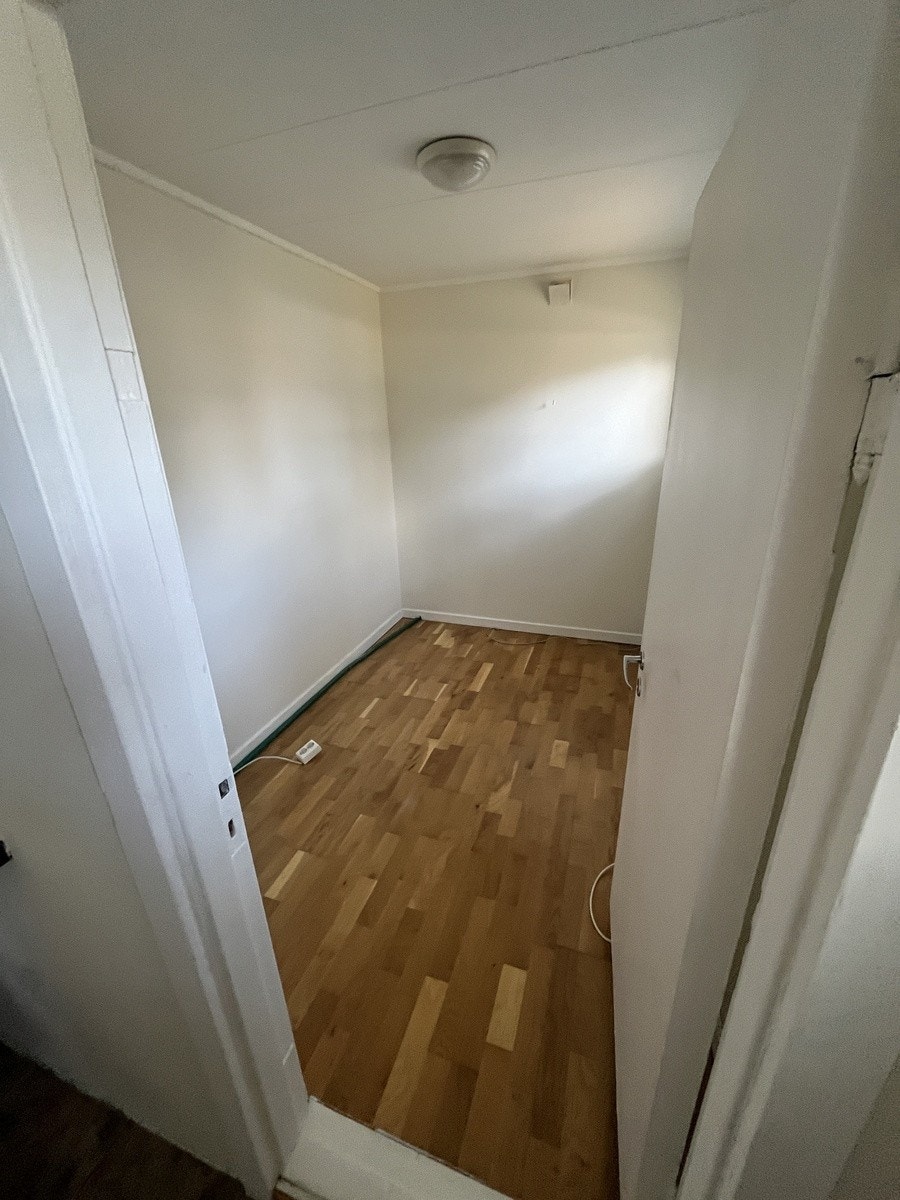 Bod ved vaskerom Galleribilde