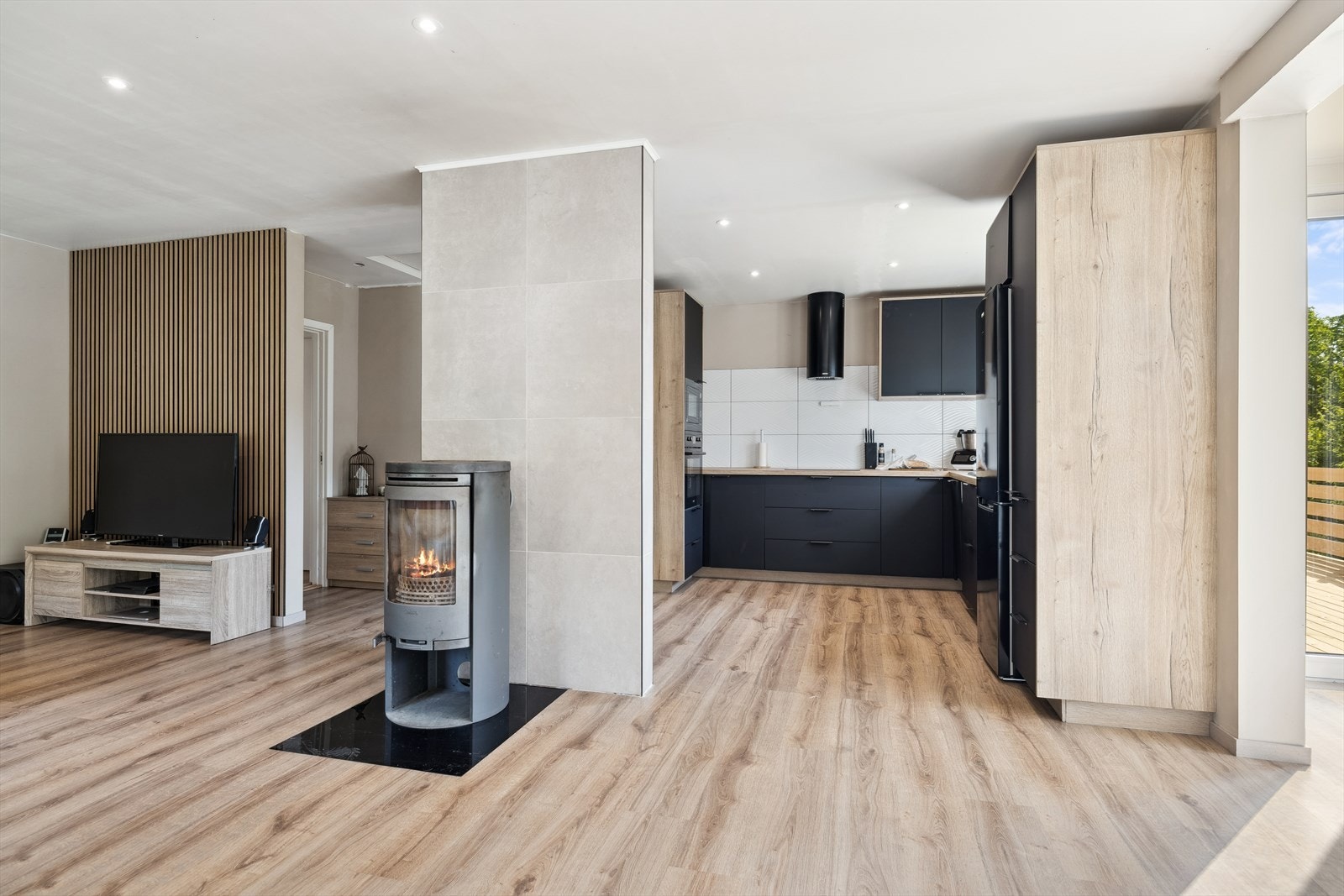 Boligen har elektrisitet og vedfyring som oppvarmingskilder Galleribilde