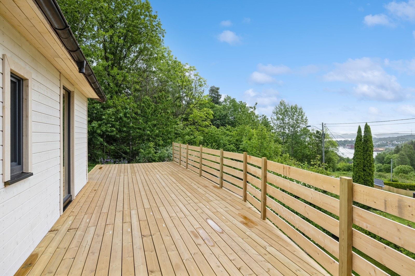 Sjøutsikt / sjøgløtt fra verandaen Galleribilde