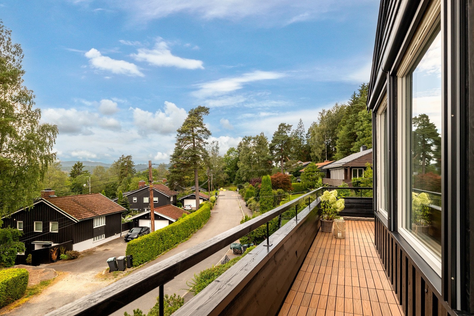 Perfekt for lange sommermiddager eller rolige kaffestunder med hyggelig utsyn Galleribilde