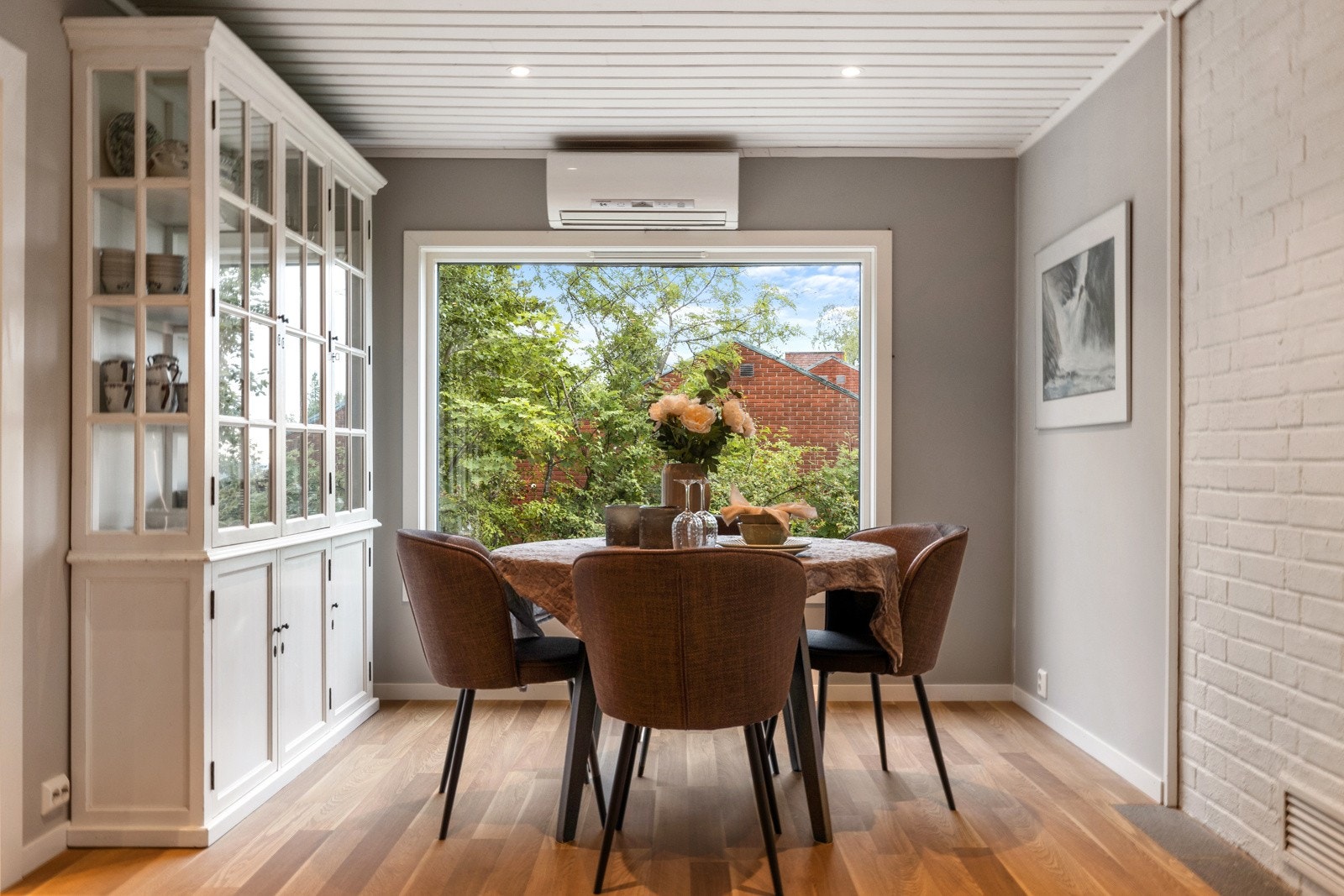 Det er montert en luft til luft varmepumpe i spisestuen Galleribilde