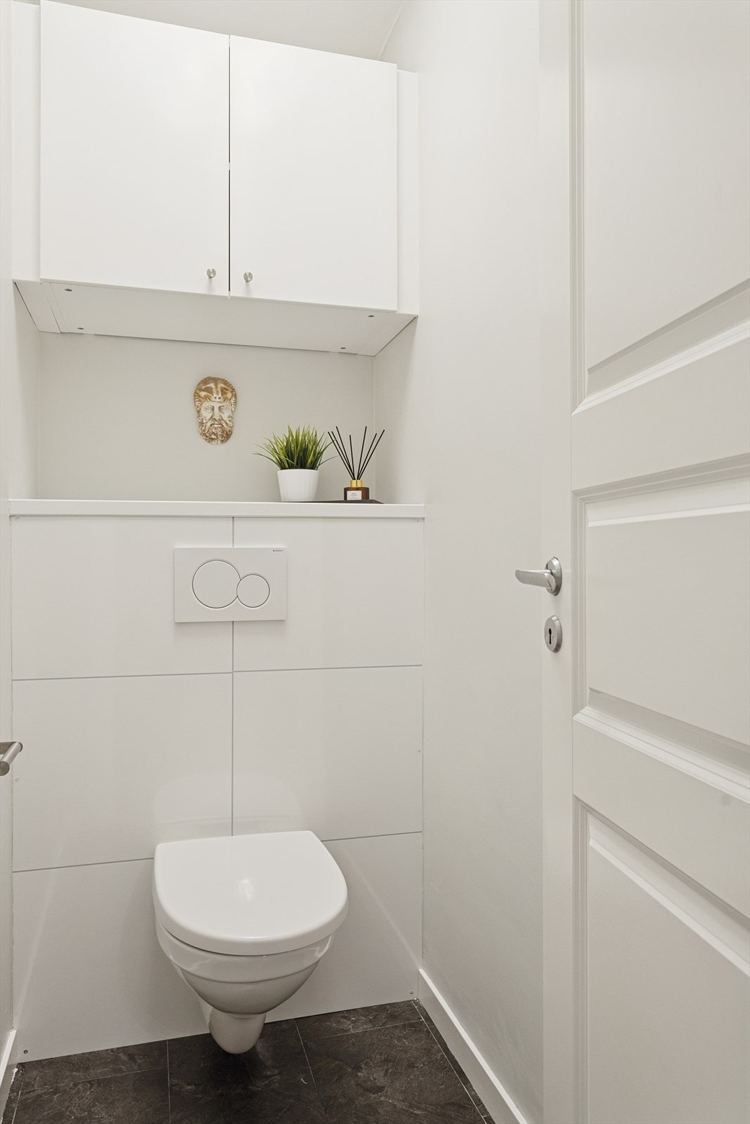 Toalettrom. Galleribilde