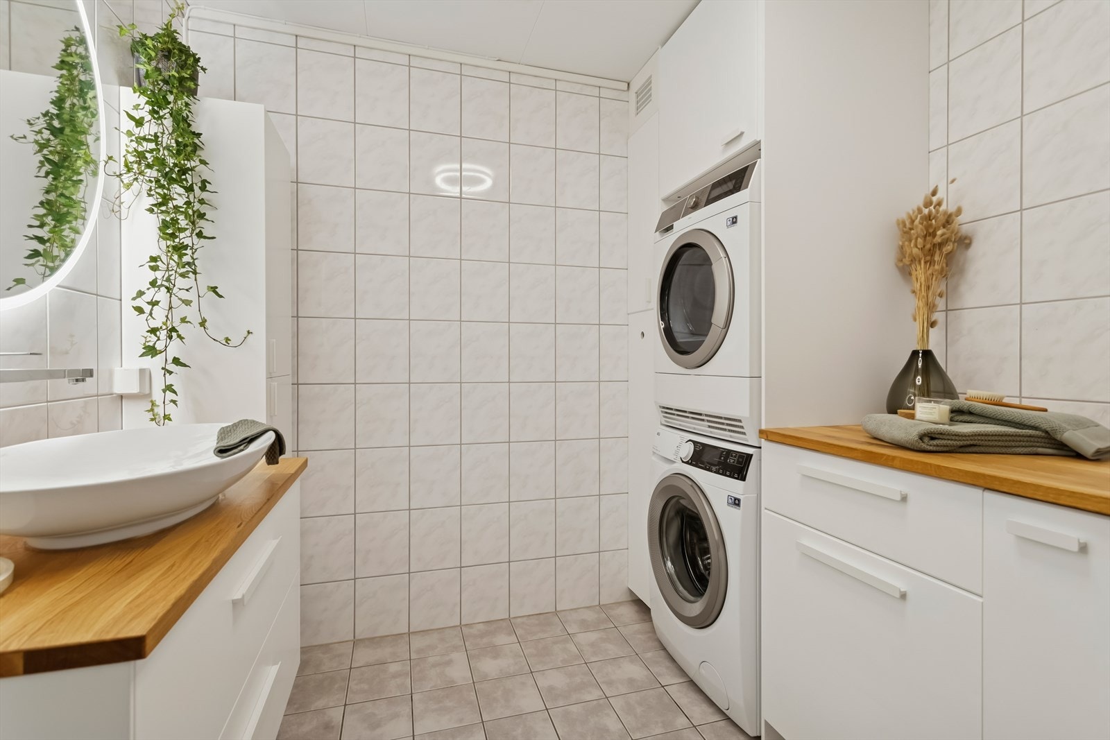 Baderommet har i tillegg opplegg for vaskemaskin. Galleribilde