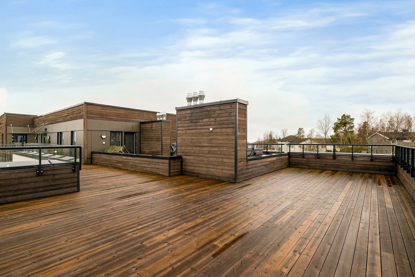 Felles takterrasse med nydelig utsikt - det perfekte stedet for avslapning og gode opplevelser. Galleribilde