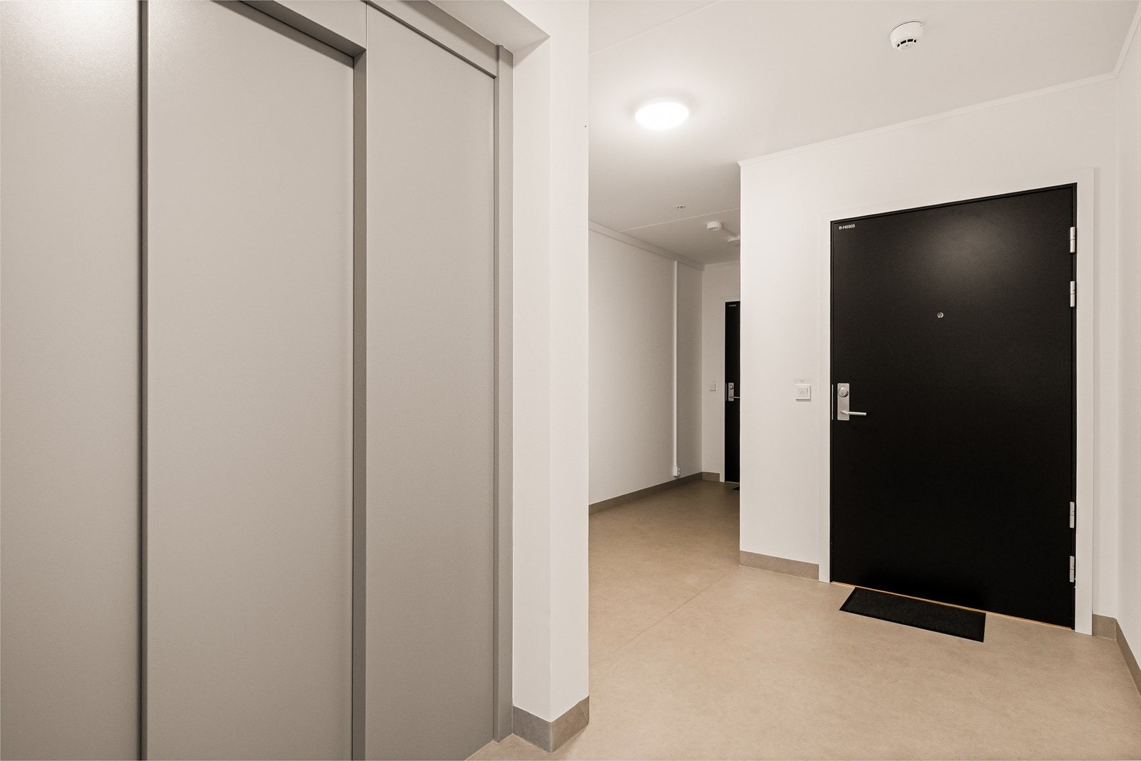 Heisen gir direkte tilgang ned til garasjeanlegget, som gjør det enkelt og praktisk å komme fra leiligheten til bilen. Galleribilde