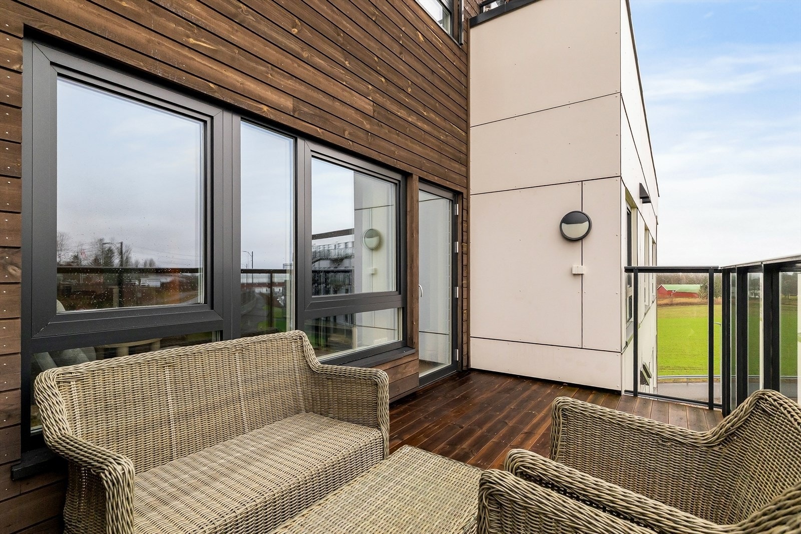 Med solen som skinner ned på tassen, vil du kunne nyte varme solstråler og en atmosfære av velvære. Galleribilde