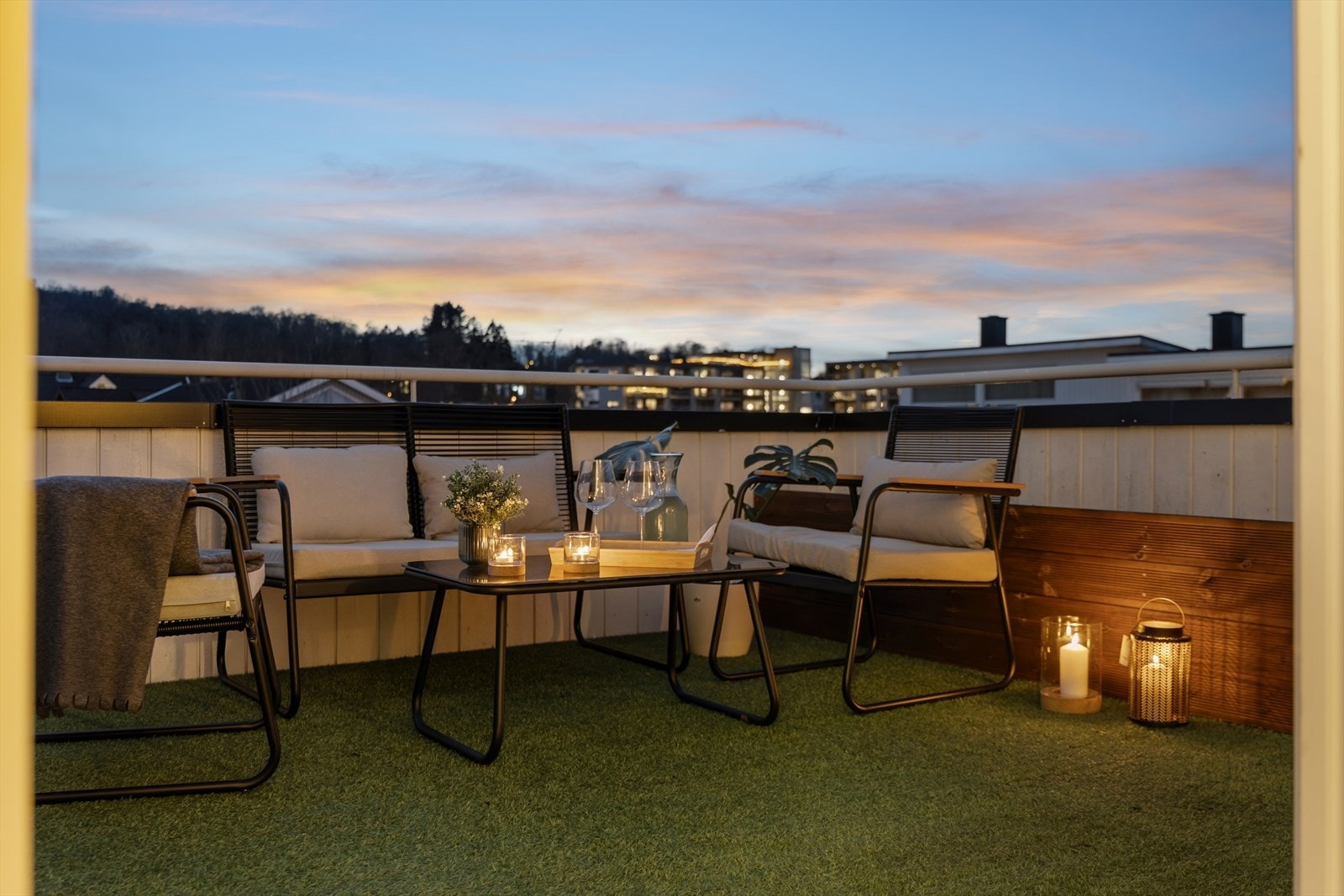 Her får man en usjenert terrasse hvor man kan nyte fine sommerkvelder i fred og ro. Galleribilde