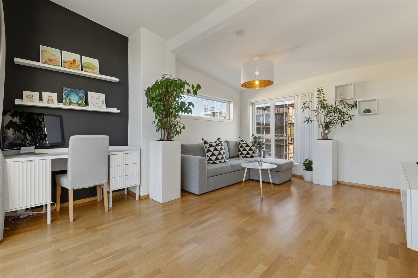 Et kjekt ekstra oppholdsrom som passer godt som tv-stue, lekerom, kontor eller bare et sted hvor man kan trekke seg tilbake. Galleribilde