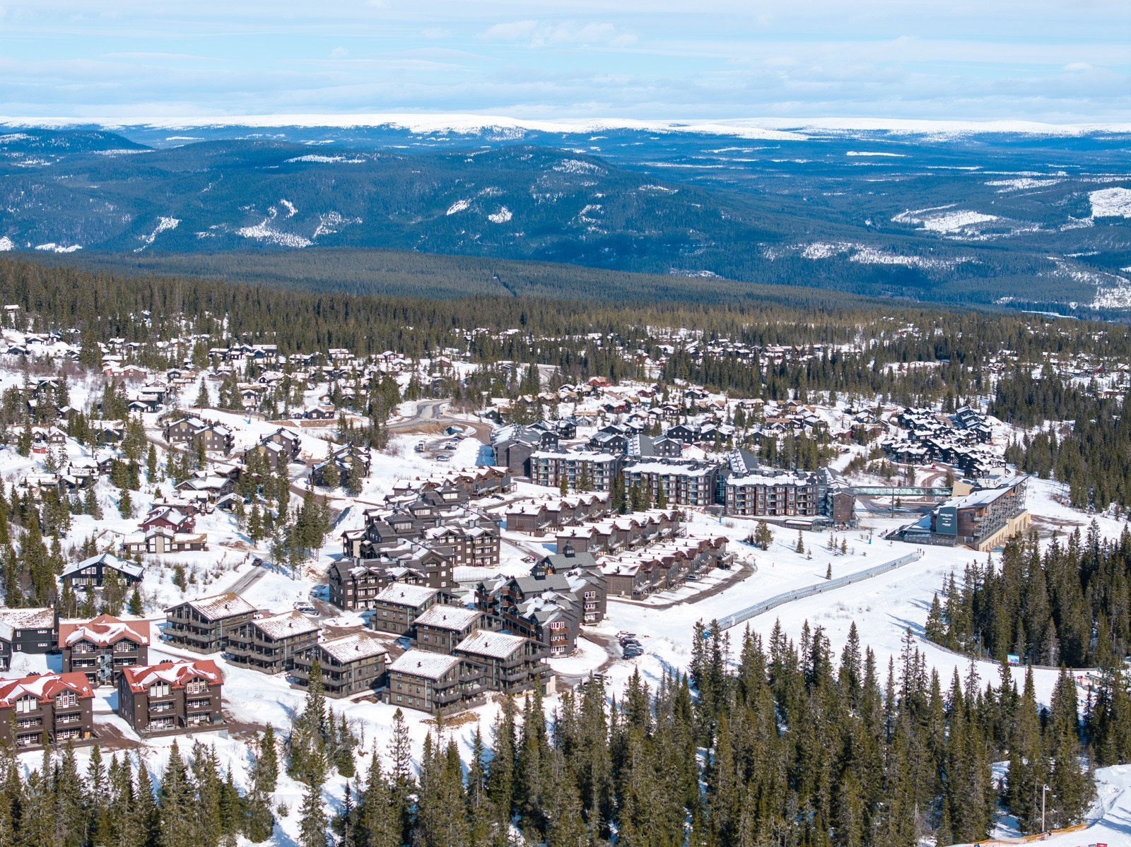 I kort radius fra leiligheten finner du både handlegate og ikke minst hotell med spa-avdeling, restaurant etc. Galleribilde