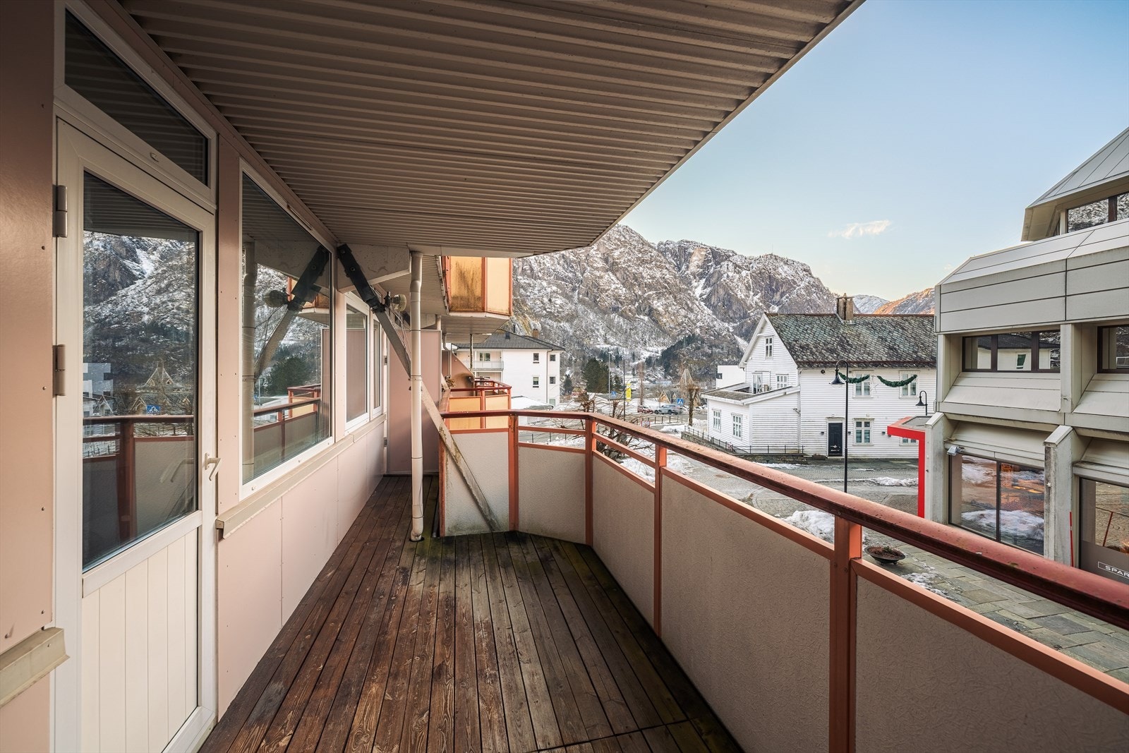 Balkongen måler 10 kvadratmeter. Galleribilde