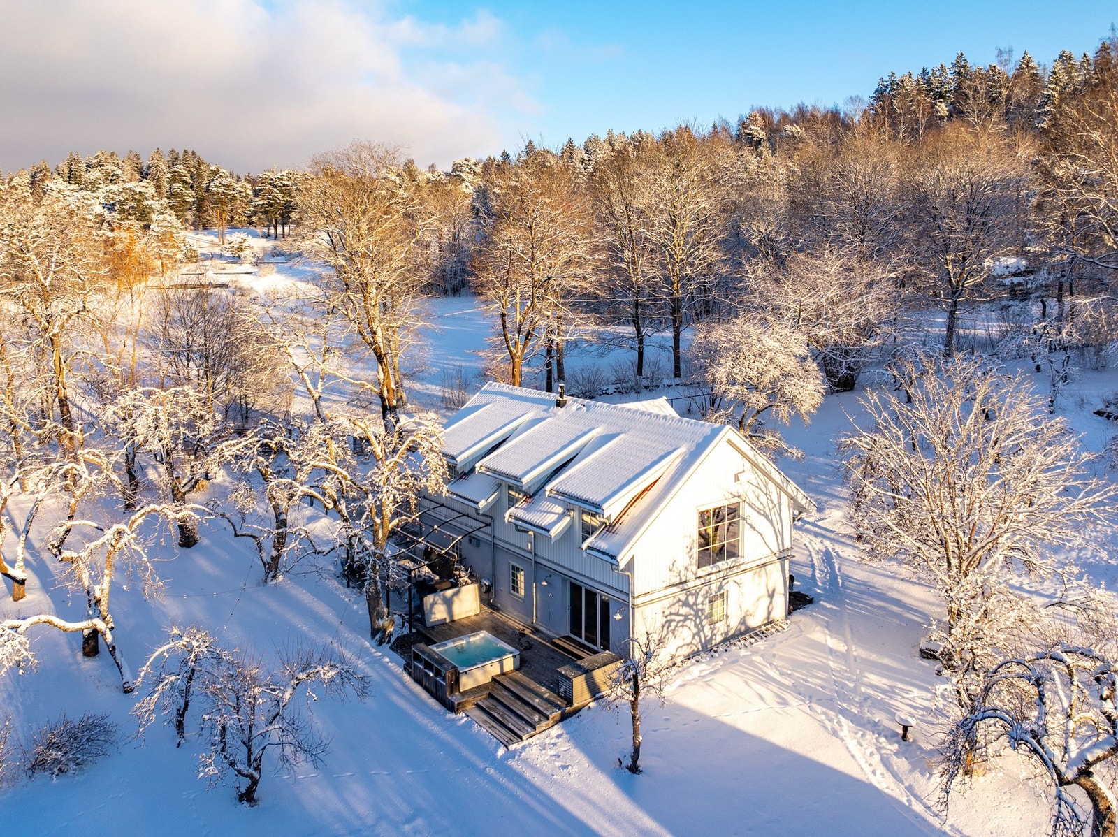 Eiendommen var tidligere en driftsbygning som nå er omregulert og godkjent som enebolig Galleribilde