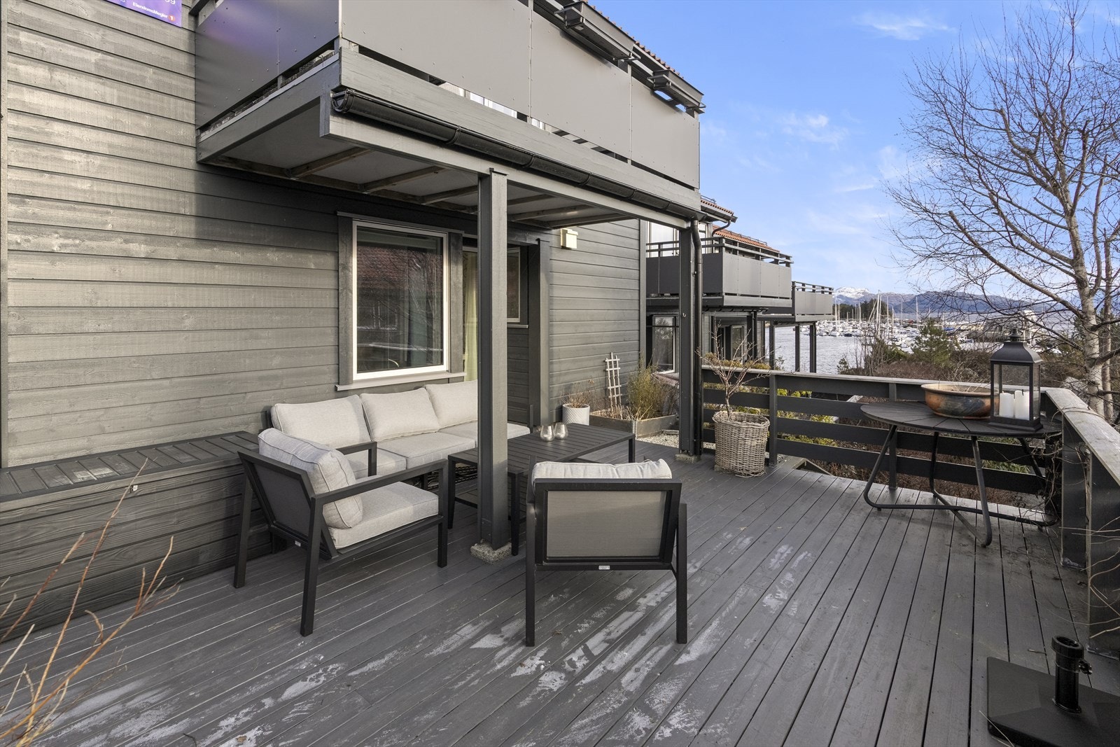 Romsleg terrasse på bakkeplan Galleribilde