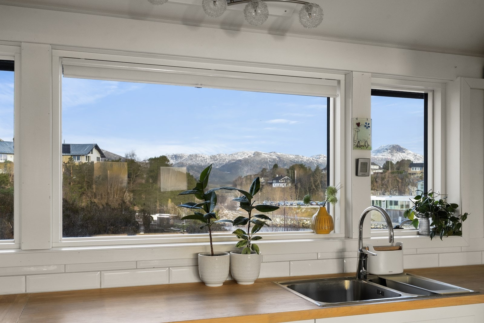 Det er like flott utsikt mot fjella i nord Galleribilde