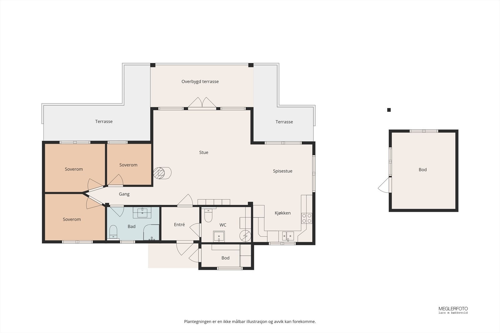 Planløsningen er praktisk med tre soverom, bad, vaskerom og en åpen stue- og kjøkkenløsning. Galleribilde