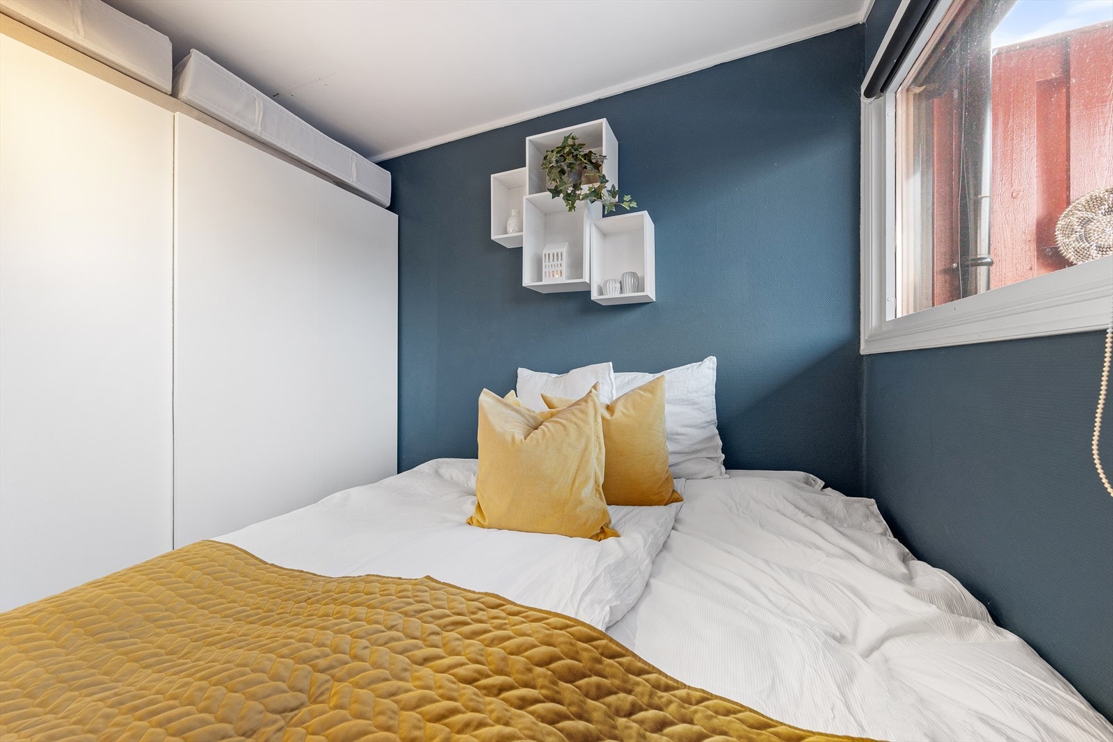 Soverommet gir plass til å ha garderobeløsning. Galleribilde