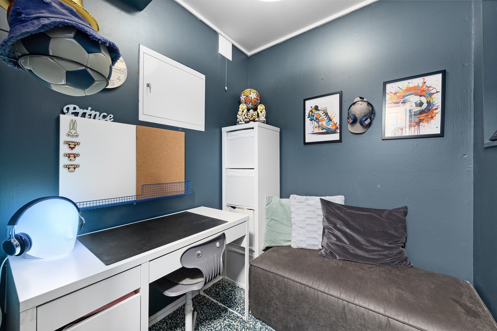 Tilleggsdel (bod) innredet som sovealkove - ikke bruksendret eller godkjent som rom for varig opphold. Se punkt "Ferdigattest". Galleribilde