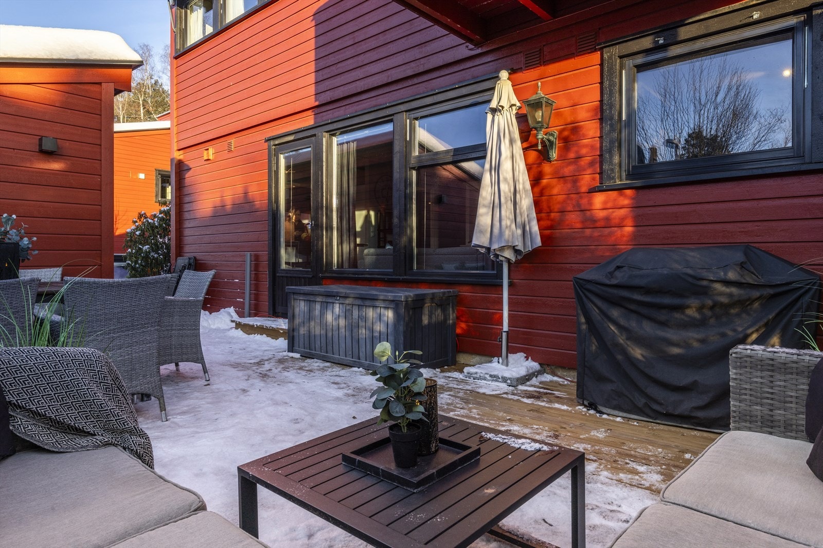 Tilhørende leiligheten er et trivelig uteområde. Galleribilde