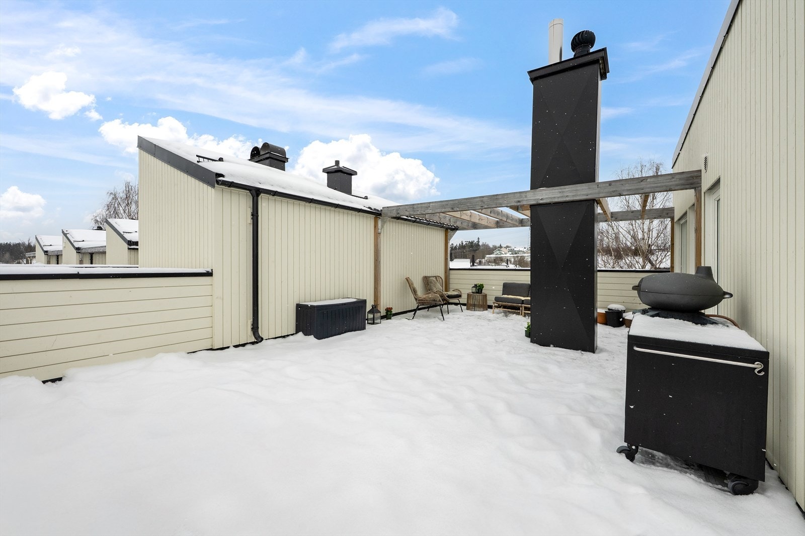 God plass til både spisegruppe, lounge og dyrkekasser - din egen oase i høyden. Galleribilde