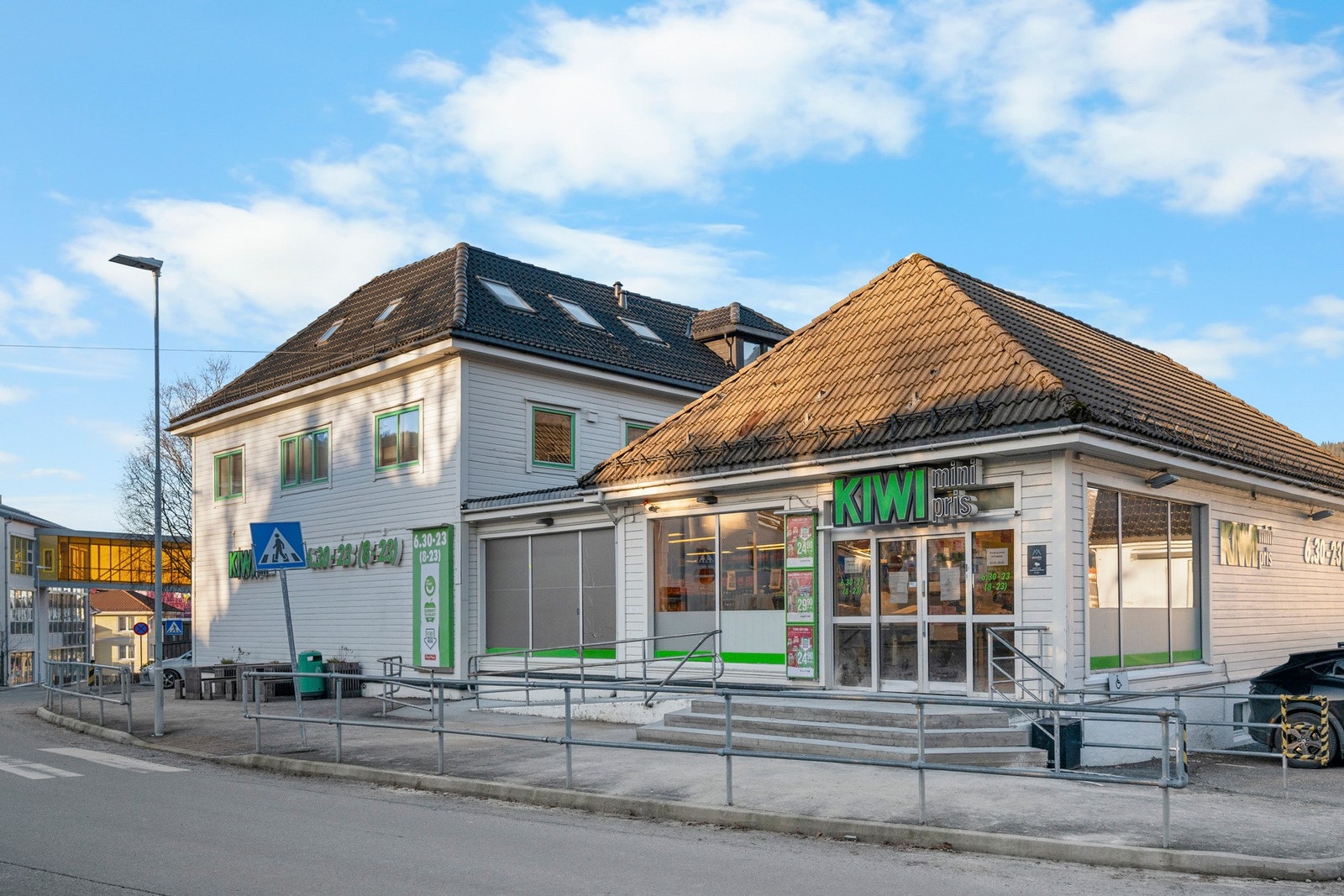 - Beliggenheten på Kronstad i Bergen gir kort avstand til offentlig transport, Haukeland sykehus, skoler og idrettsanlegg, noe som gjør boligen attraktiv for leietakere - Galleribilde