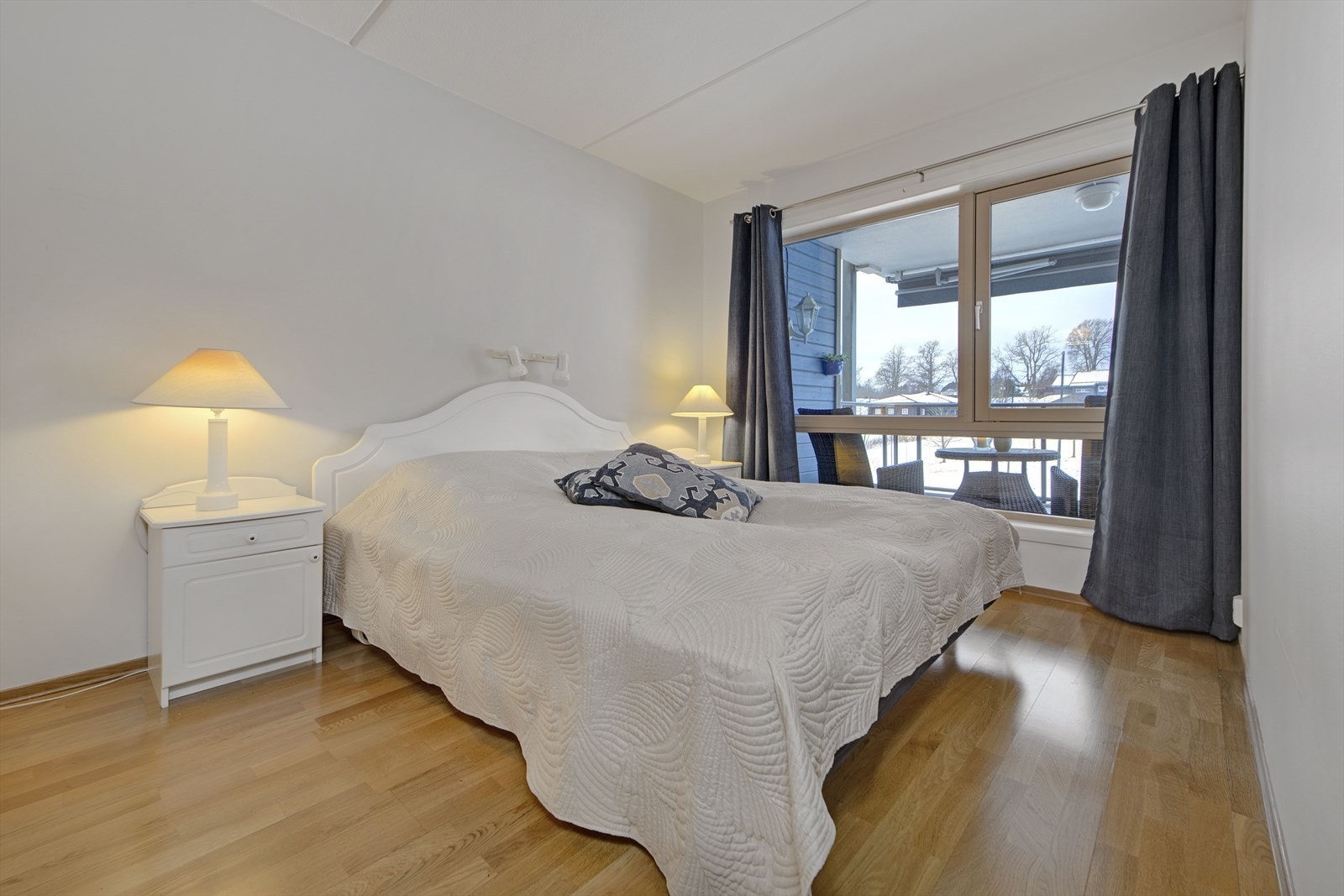 Soverommet er av romslig størrelse med god plass til dobbeltseng. Galleribilde