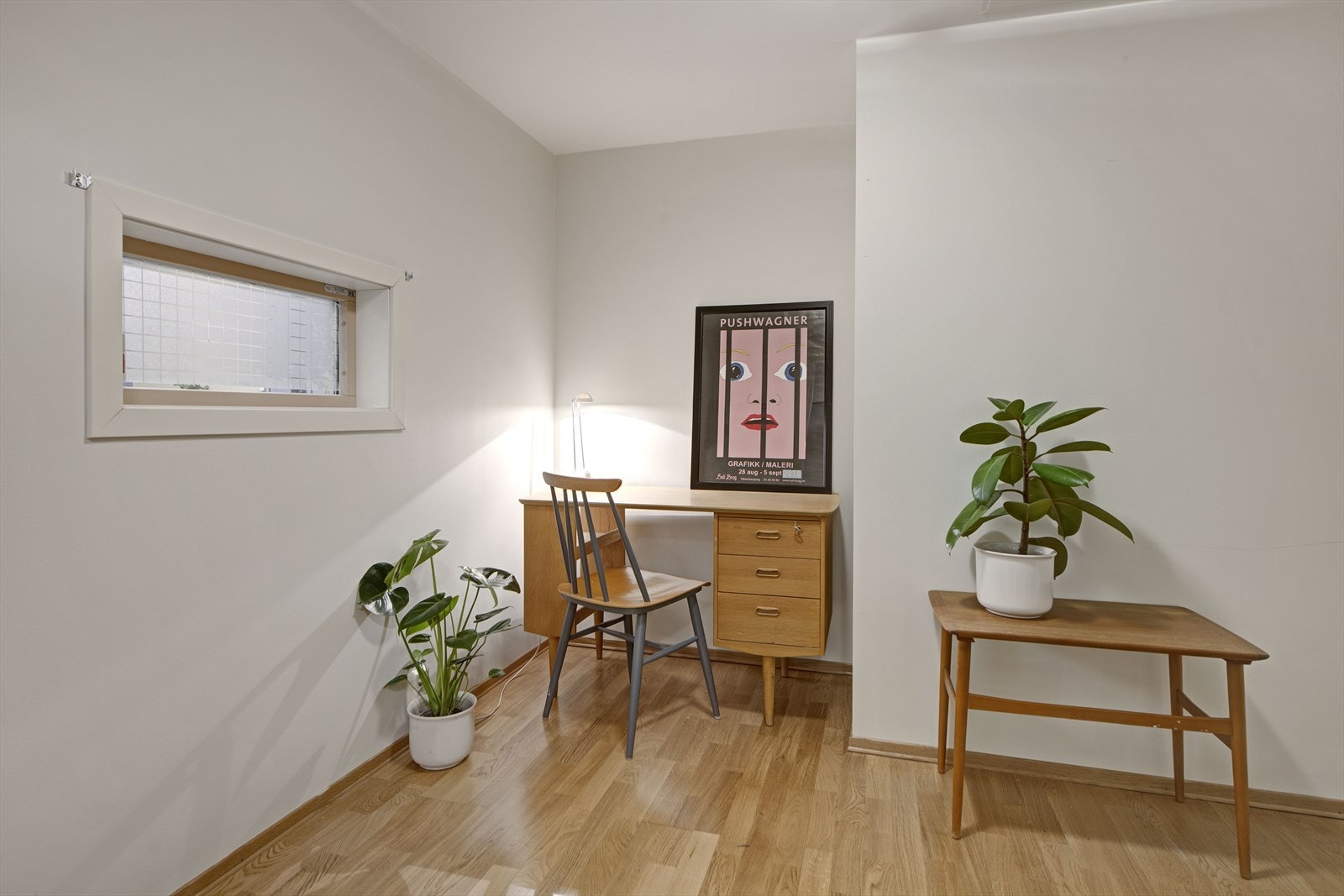 Et disponibelt rom som egner seg godt som kontor eller gjesterom. Galleribilde