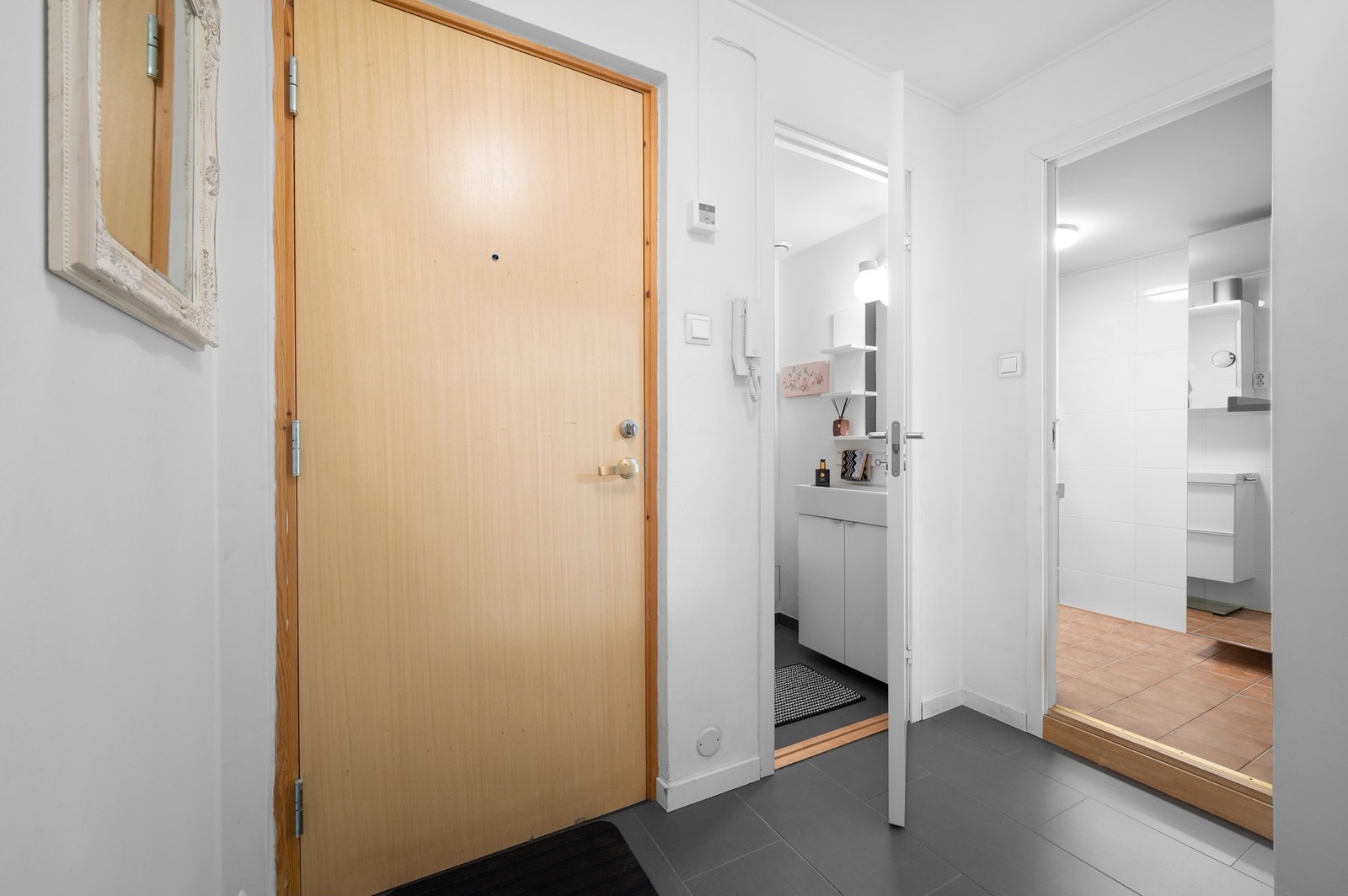 Det medfølger 2 tilhørende boder i kjeller. Galleribilde