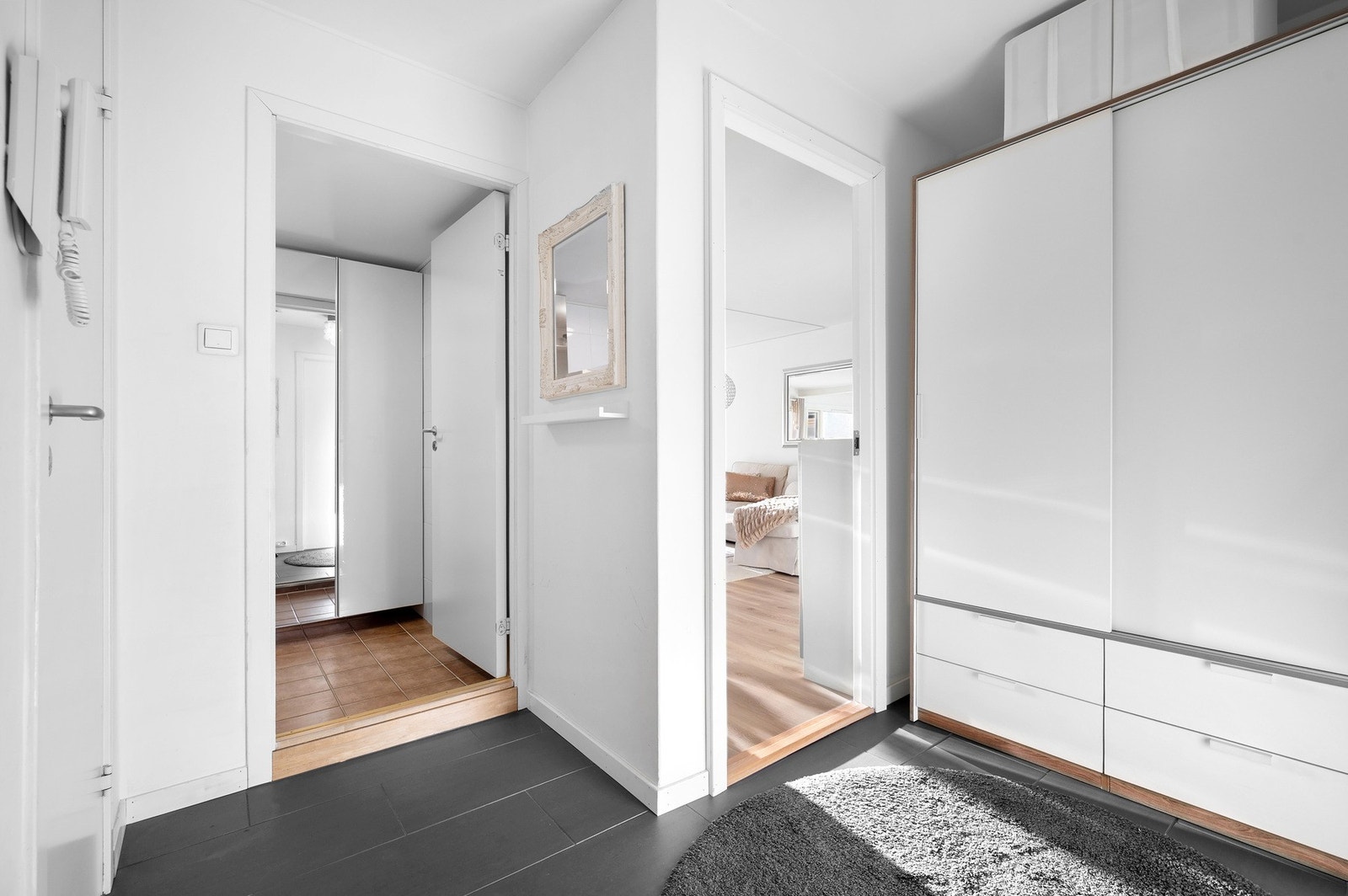 Lys og fin entré. Galleribilde