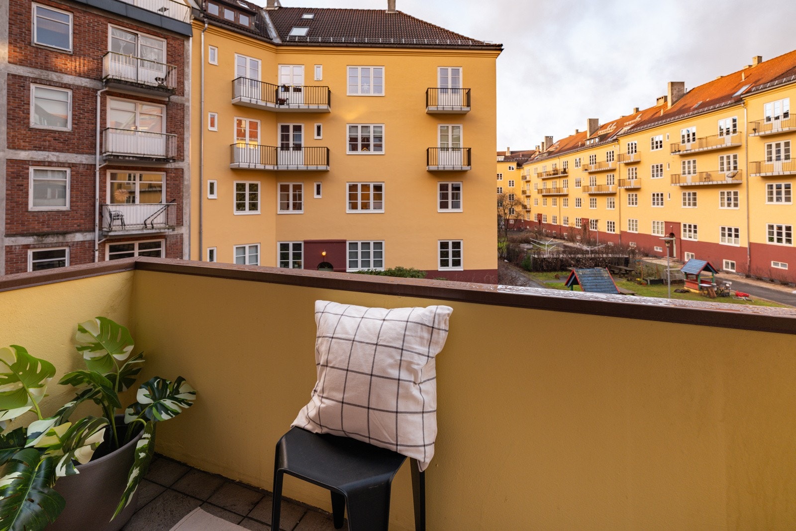 Fra stuen har du utgang til en solrik vestvendt balkong på ca. 3,1m². Galleribilde