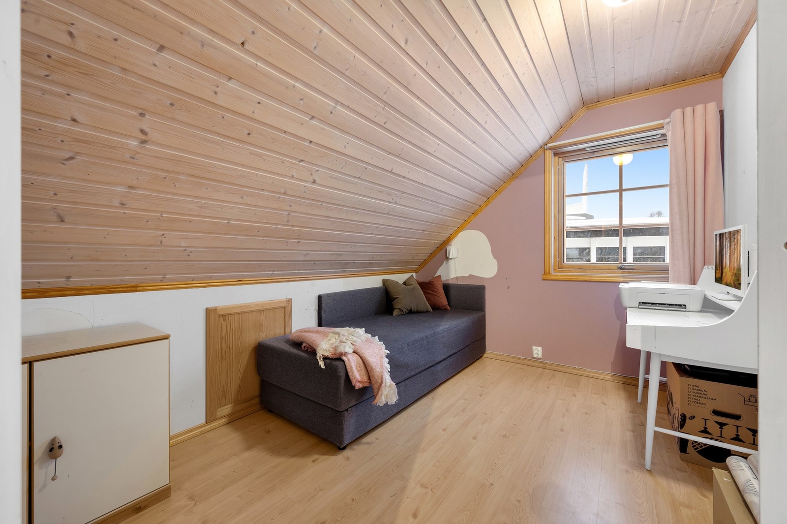 - Soverom som fint kan fungere som hjemmekontor eller gjesterom. Foto: H5 Galleribilde