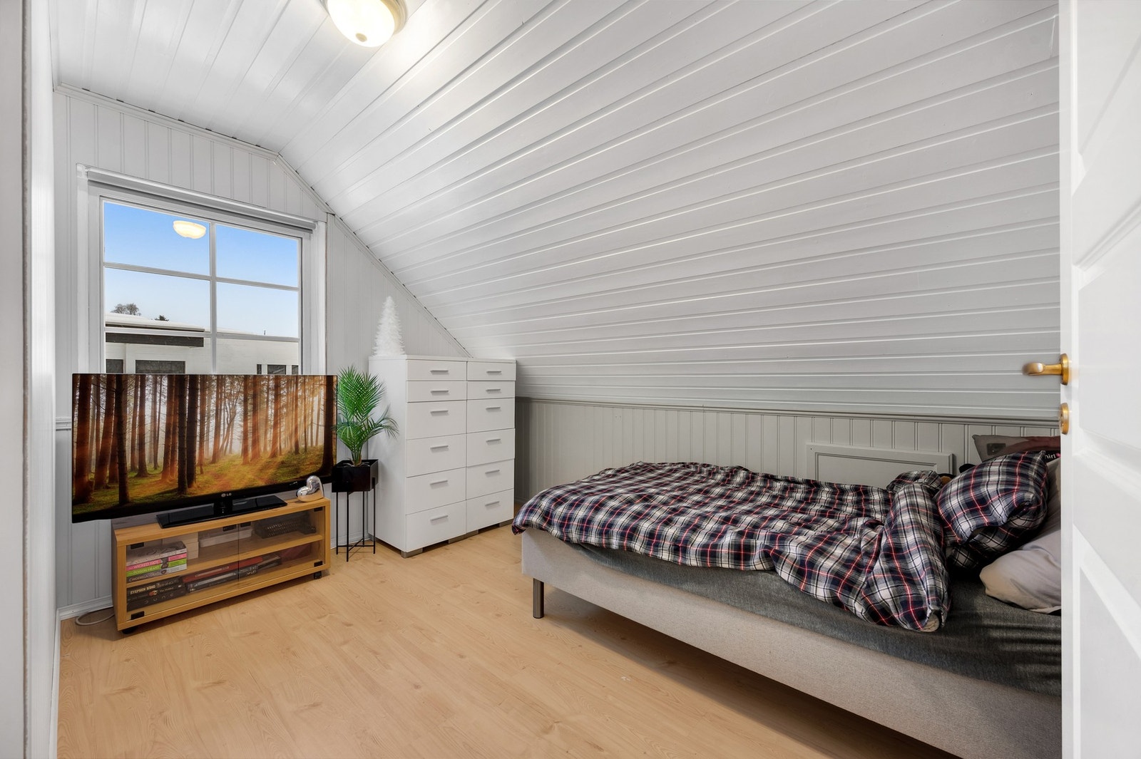 - Soverom med god plass for ønsket seng og garderobeskap. Foto: H5 Galleribilde