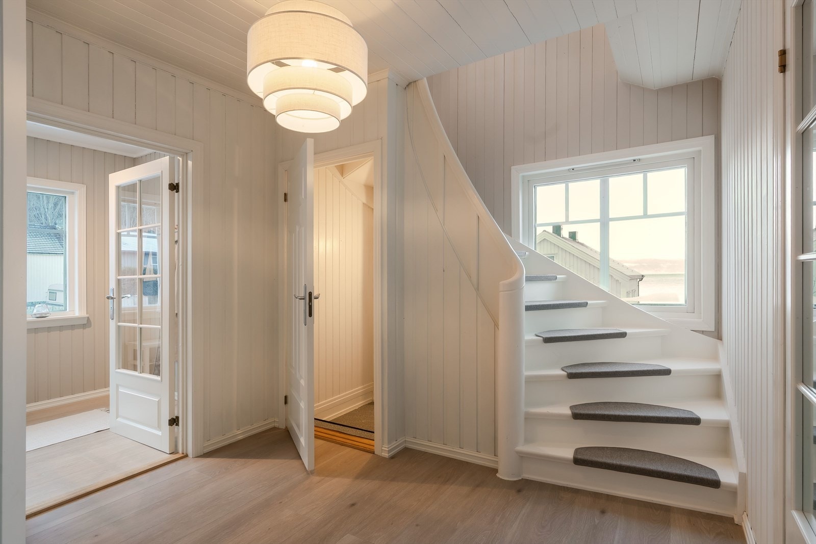 Boligen strekker seg over tre plan - perfekt for barnefamilien. Galleribilde