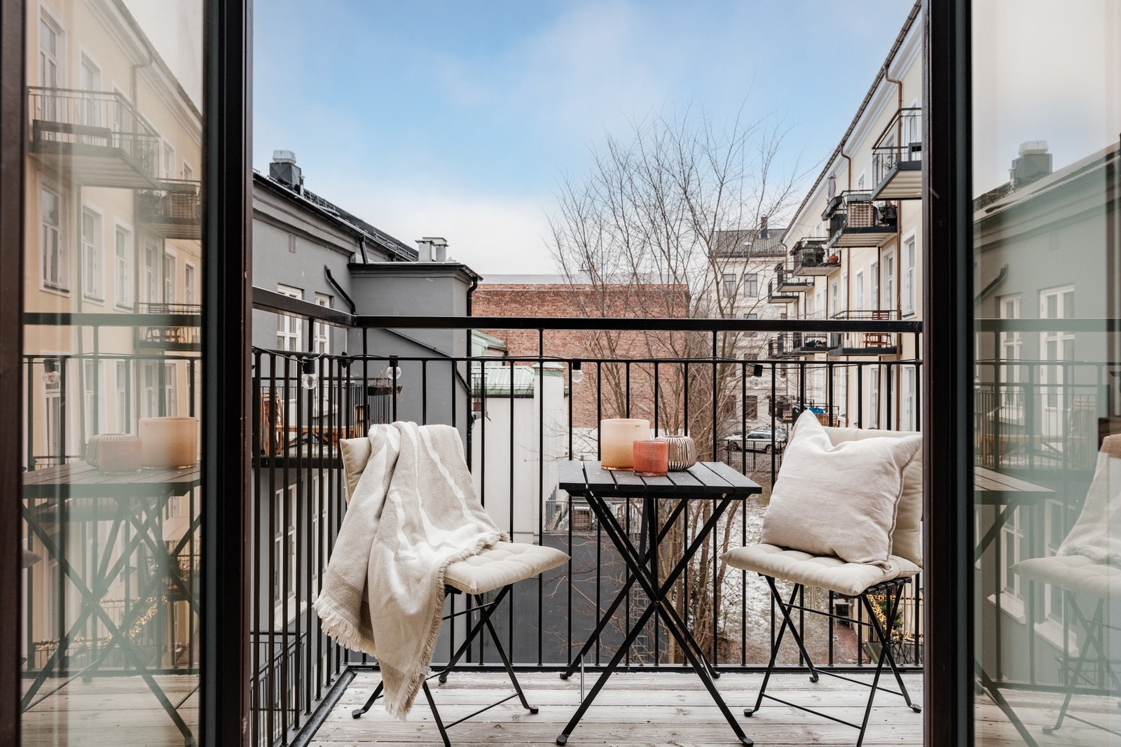 Dette er en lys og innbydende 3-roms loftsleilighet med balkong Galleribilde