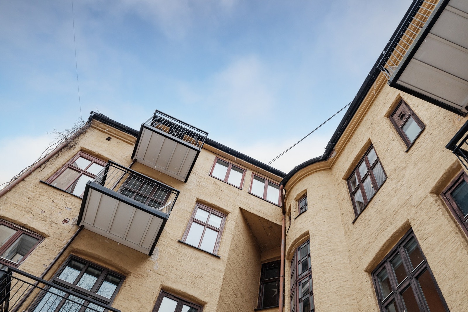 Fasade indre gårdsrom- Sameiet består av 8 seksjoner Galleribilde