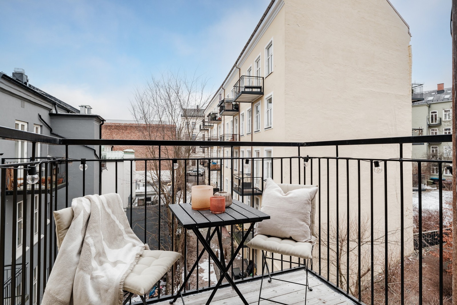 På sommeren er det sol fra ca kl 9 på morgenen til 21 på kvelden Galleribilde