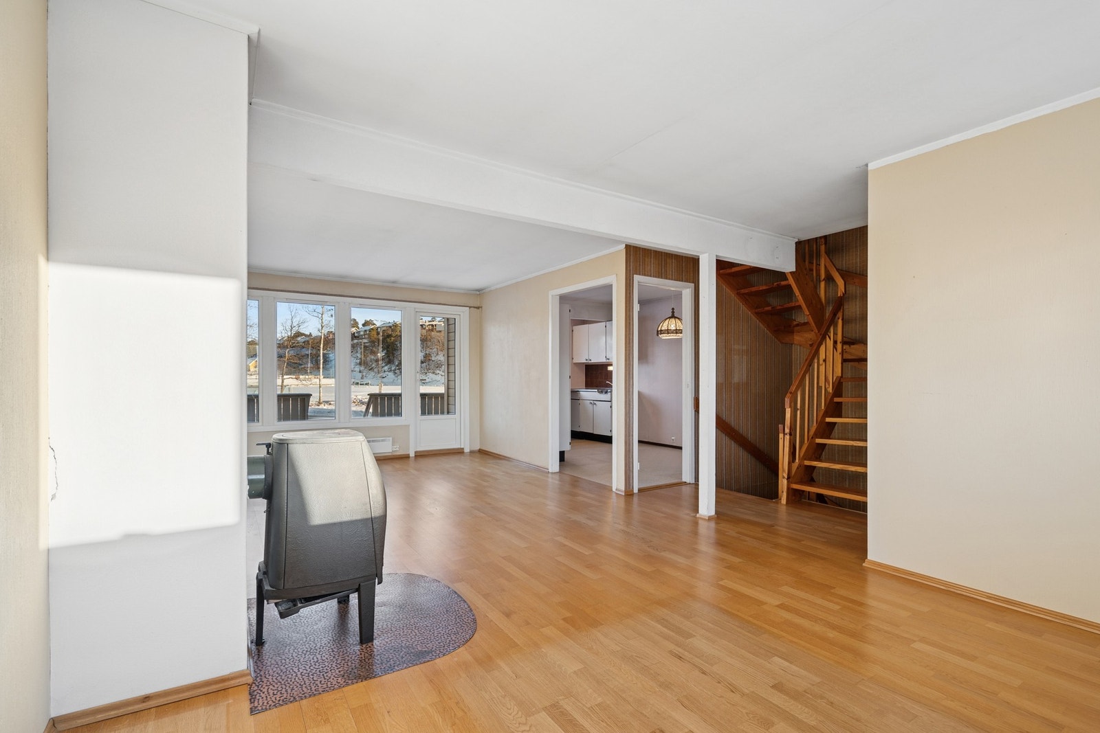 Boligen går over tre plan- og byr på tre romslige soverom. Galleribilde