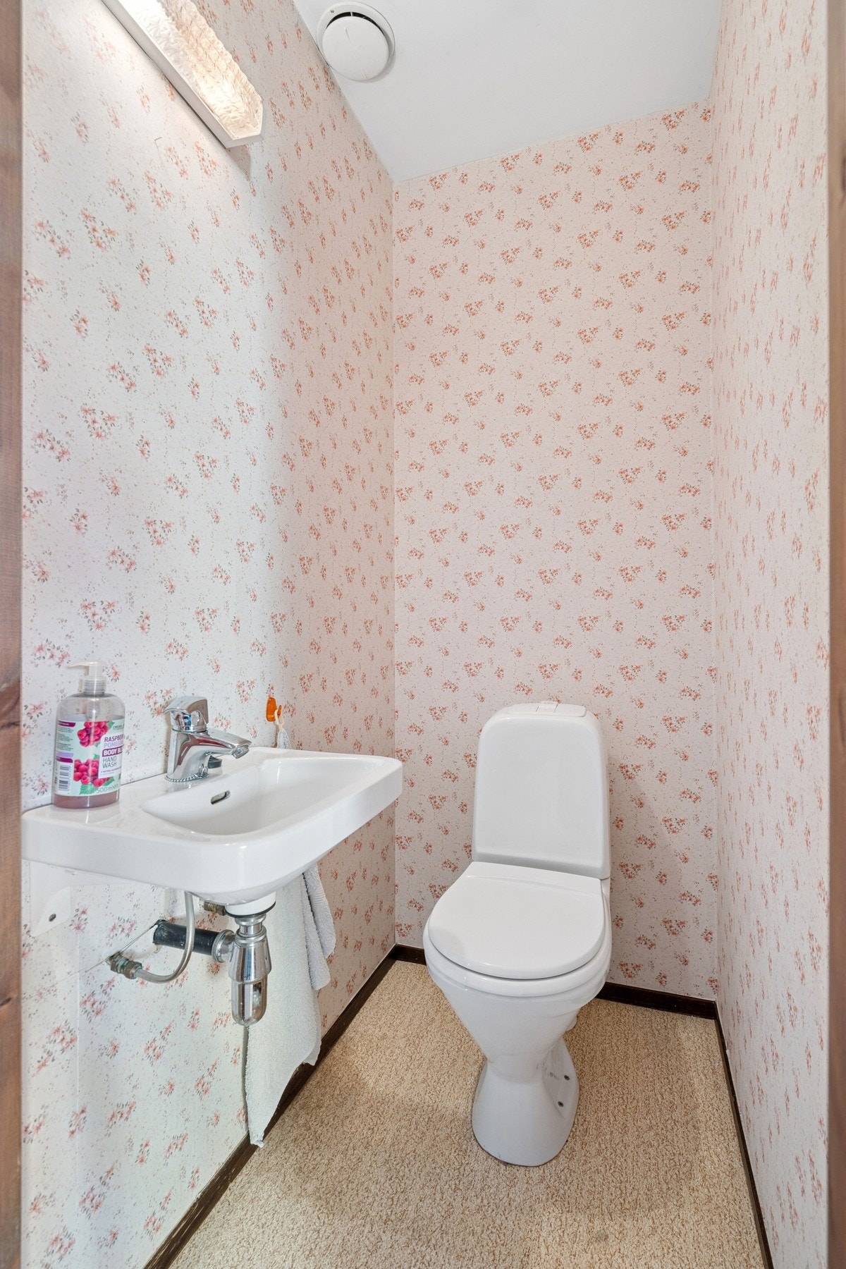 Toalettrommet ligger separat fra badet. Galleribilde